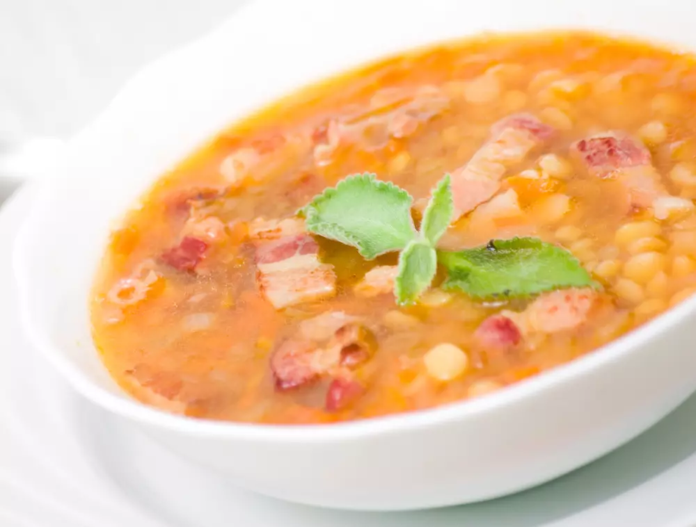 Для Близнюків – довгограйний гороховий суп з беконом