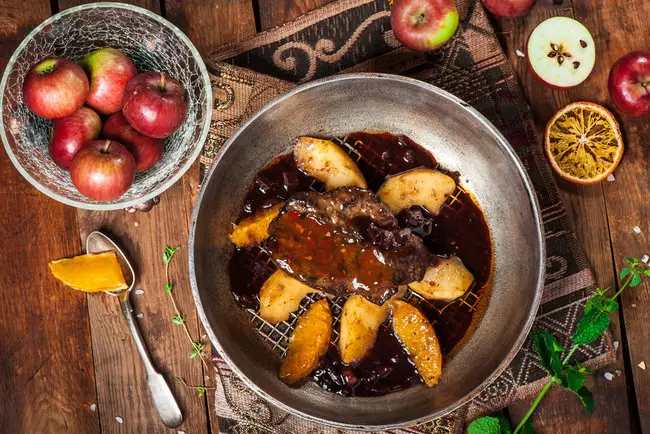 Оригинальный соус для свинины – с яблоками и медом