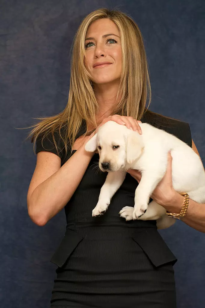 Дженнифер Энистон с собакой