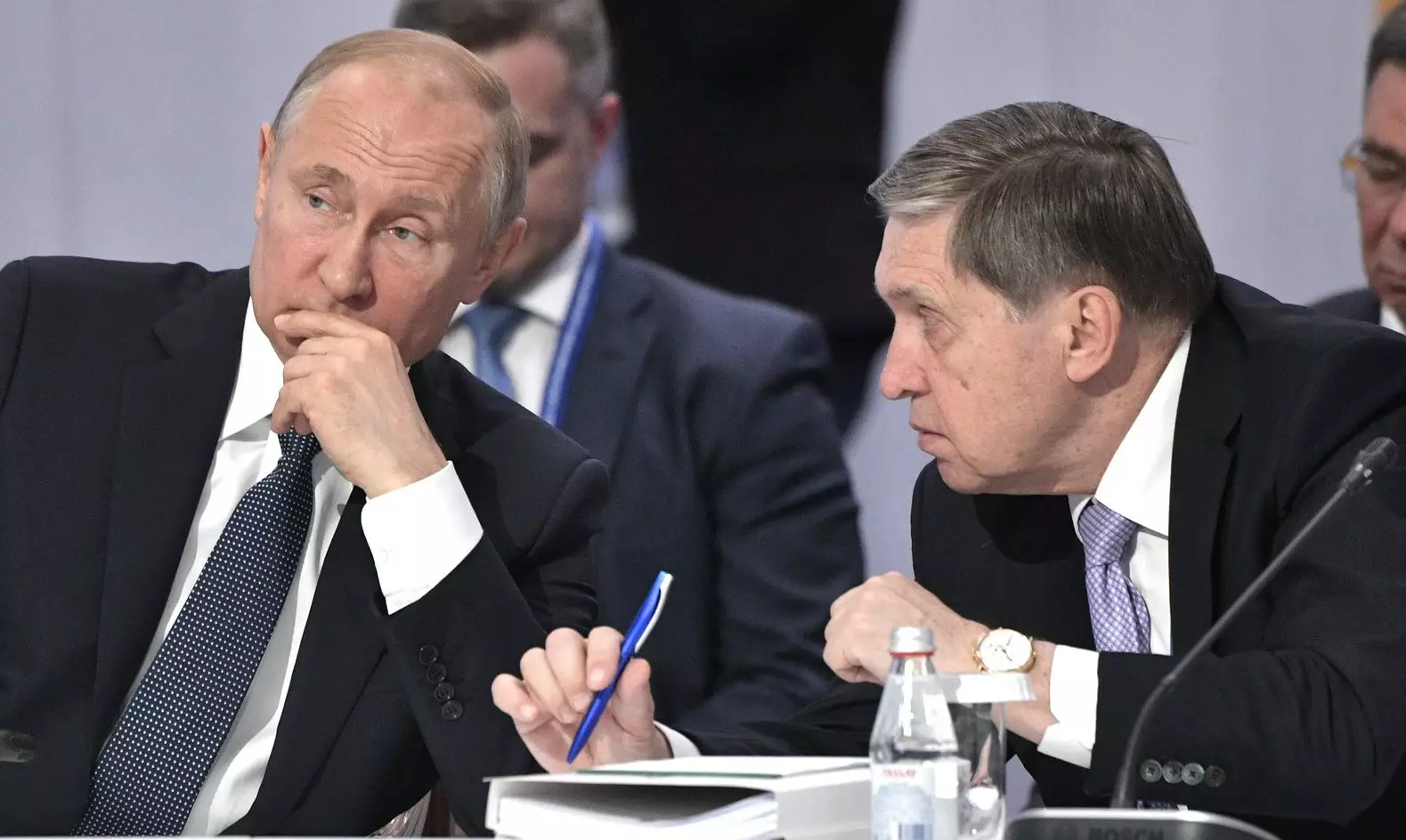 Путин и Ушаков (справа). Фото: kremlin.ru