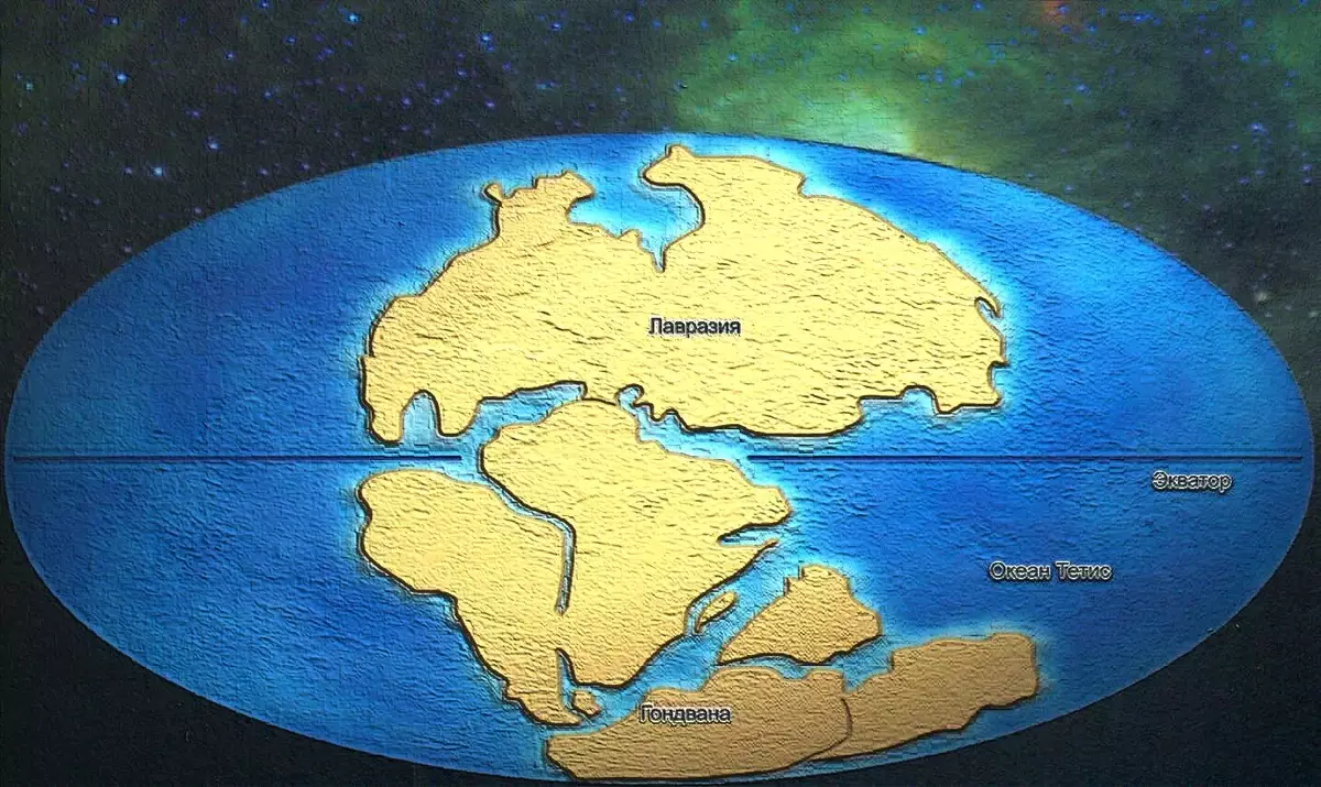 Карта сверхматерика Пангеи, состоящей из Лавразии и Гондваны