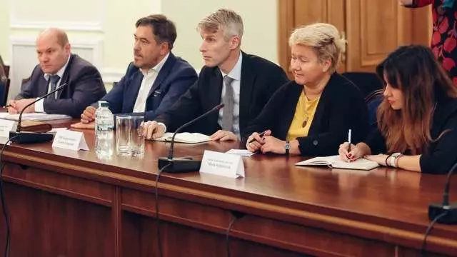 Йоста Люнгман (в центре) на встрече с нардепами. Фото: rada.gov.ua
