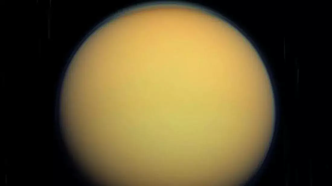На Титане очень плотная атмосфера