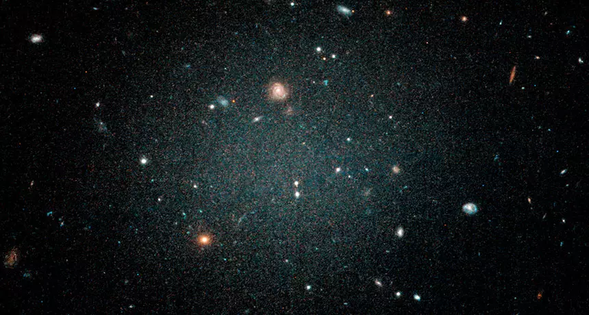 В одной из обнаруженных галактик NGC1052–DF2 темной материи не зафиксировали вовсе