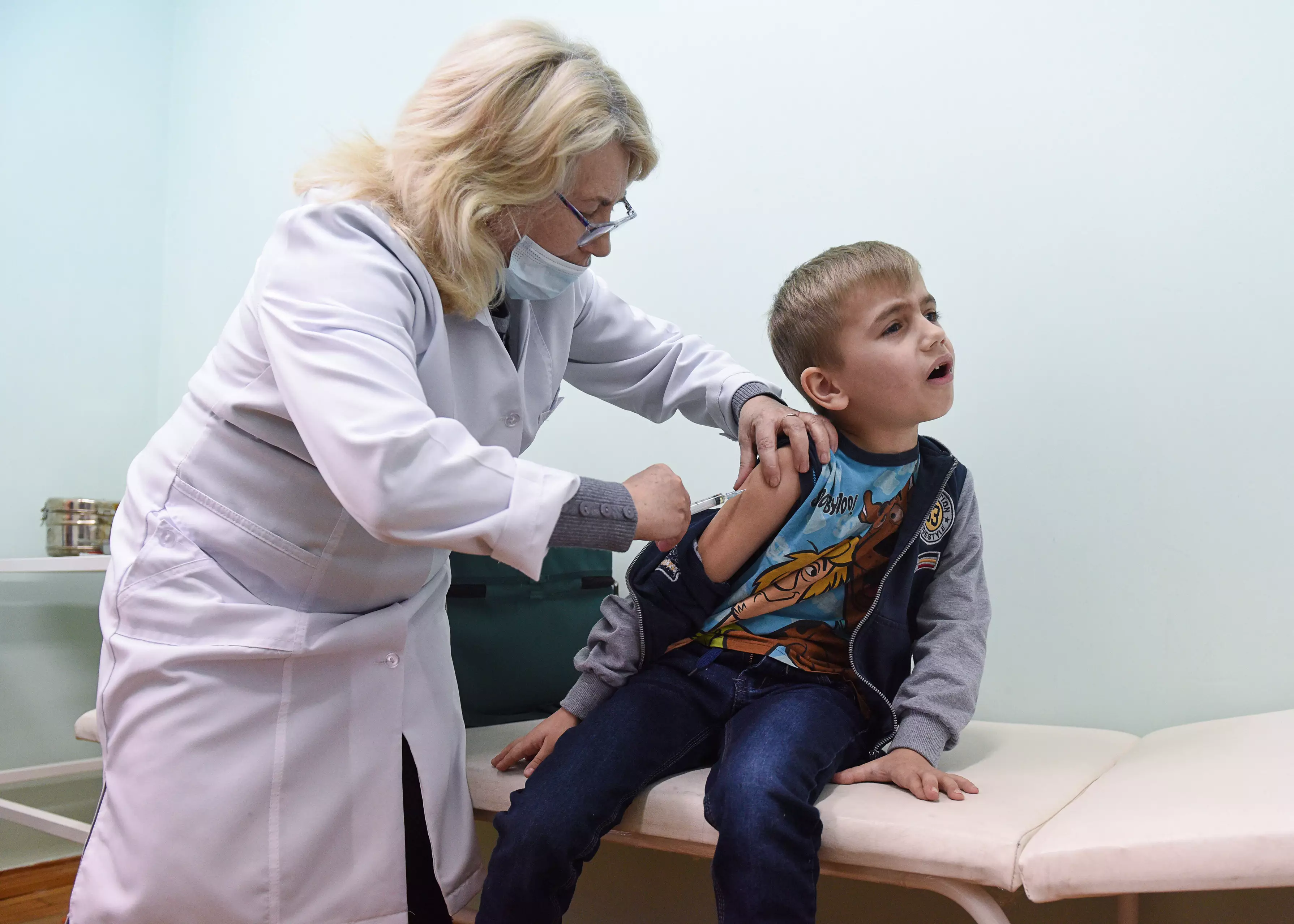 ВОЗ рекомендовал вакцинировать детей.