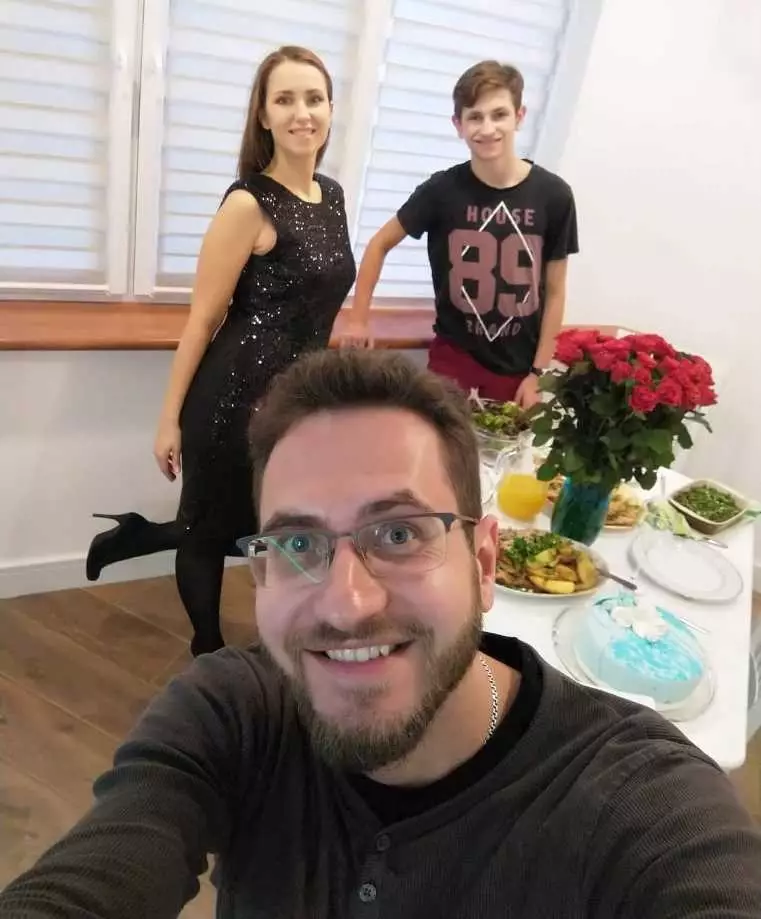 Максим Сікора з дружиною Наталією та сином Ростиславом