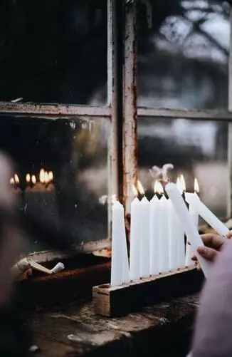 На Хануку зажигают свечи