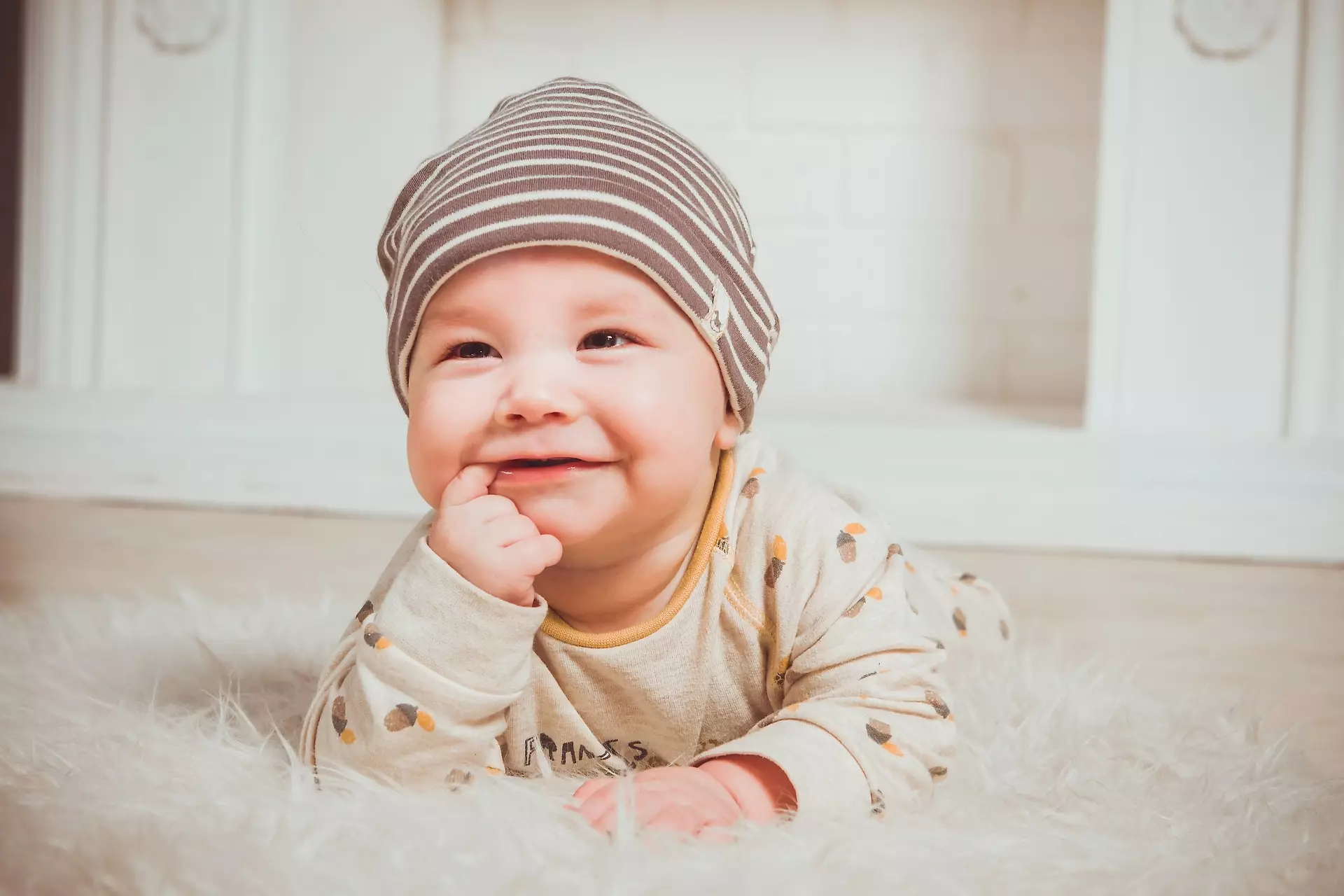 Ухаживать за зубами и ртом малыша нужно с раннего детства