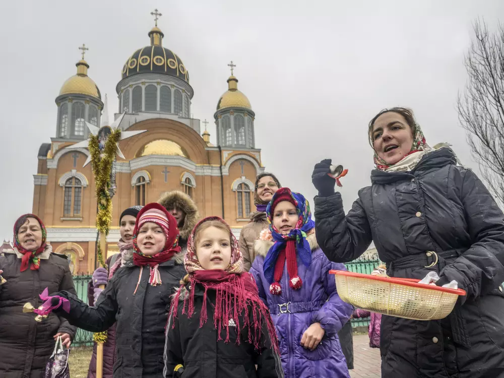 Когда щедруют, колядуют и посевают в Украине