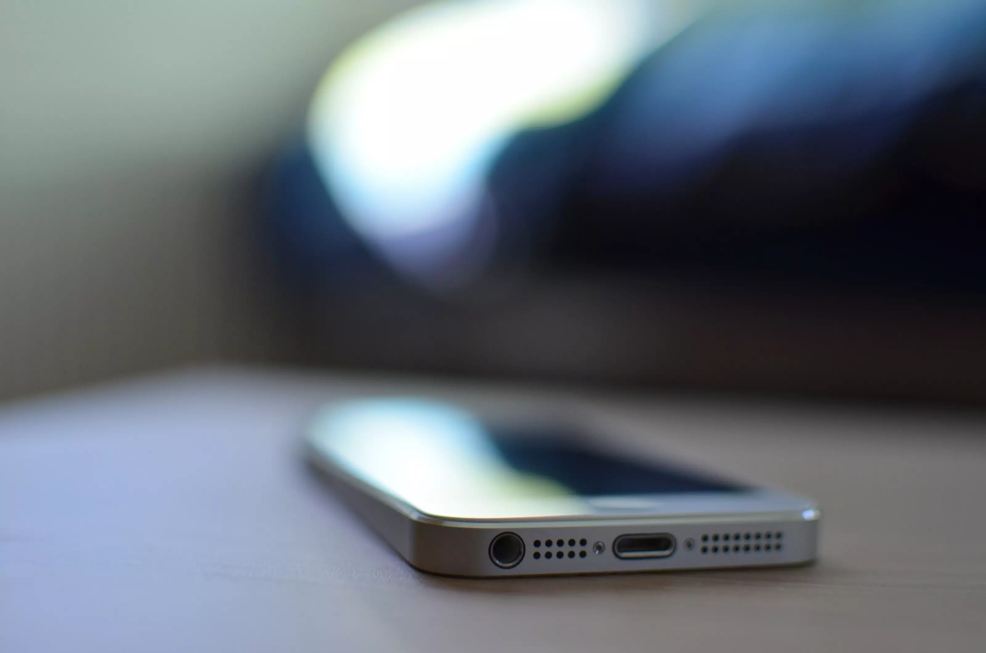 Звичний порт Lightning може скоро зникнути з iPhone
