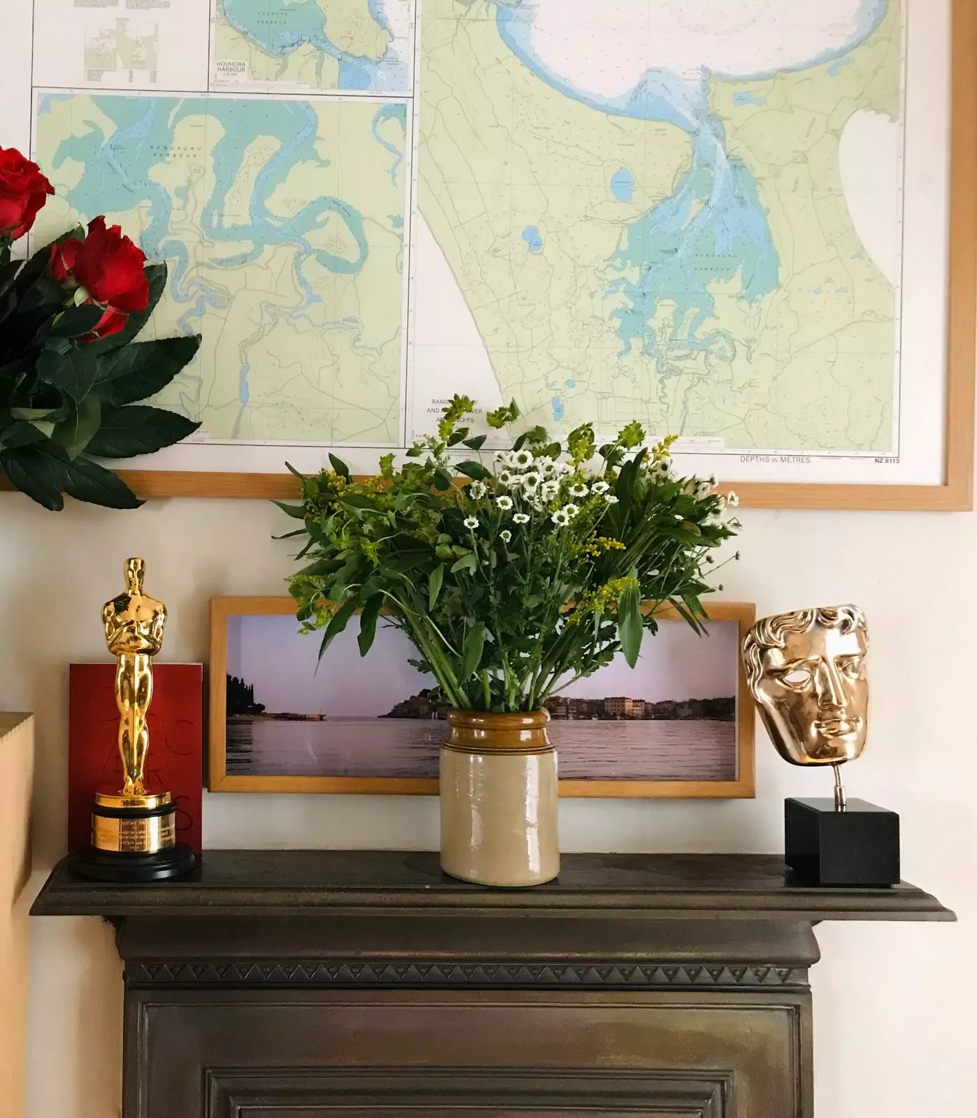 Статуэтку "Оскар" Елена хранит у себя дома в гостиной
