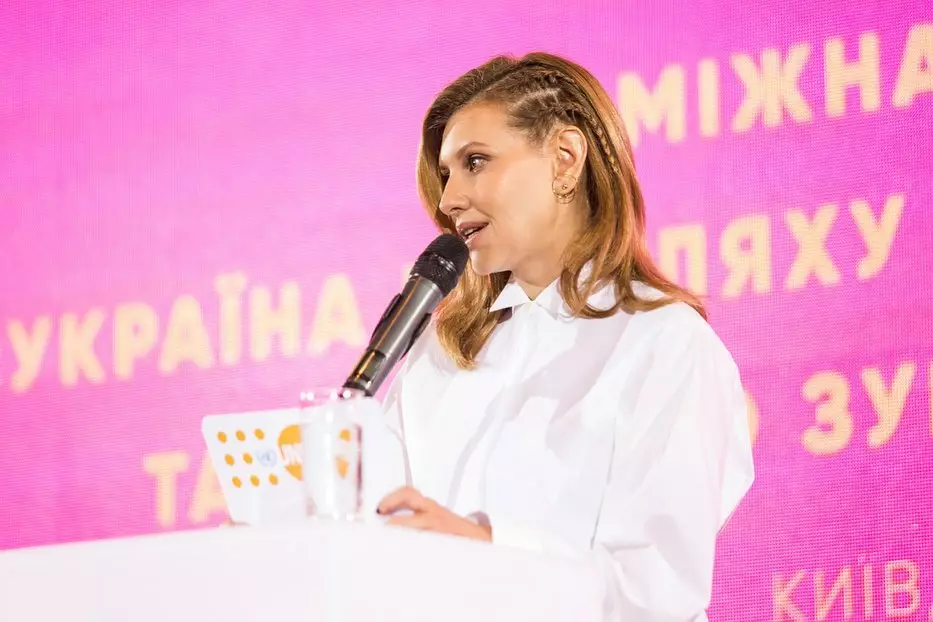 Олена Зеленська продемонструвала оригінальну зачіску