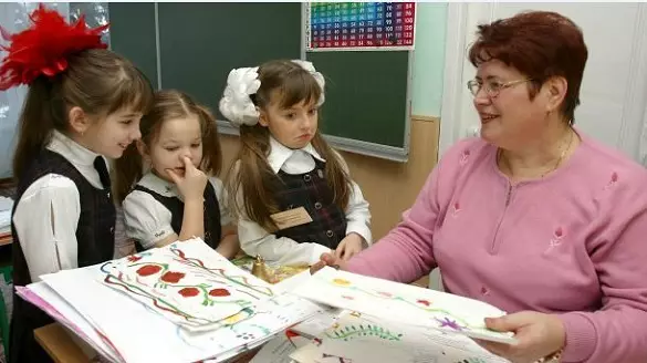 Зарплаты украинских учителей не дотягивают до средних в Украине