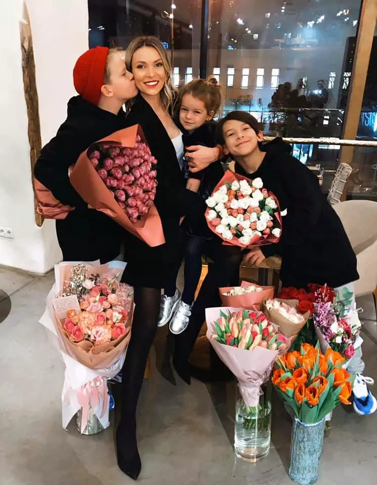 Полина Неня с детьми