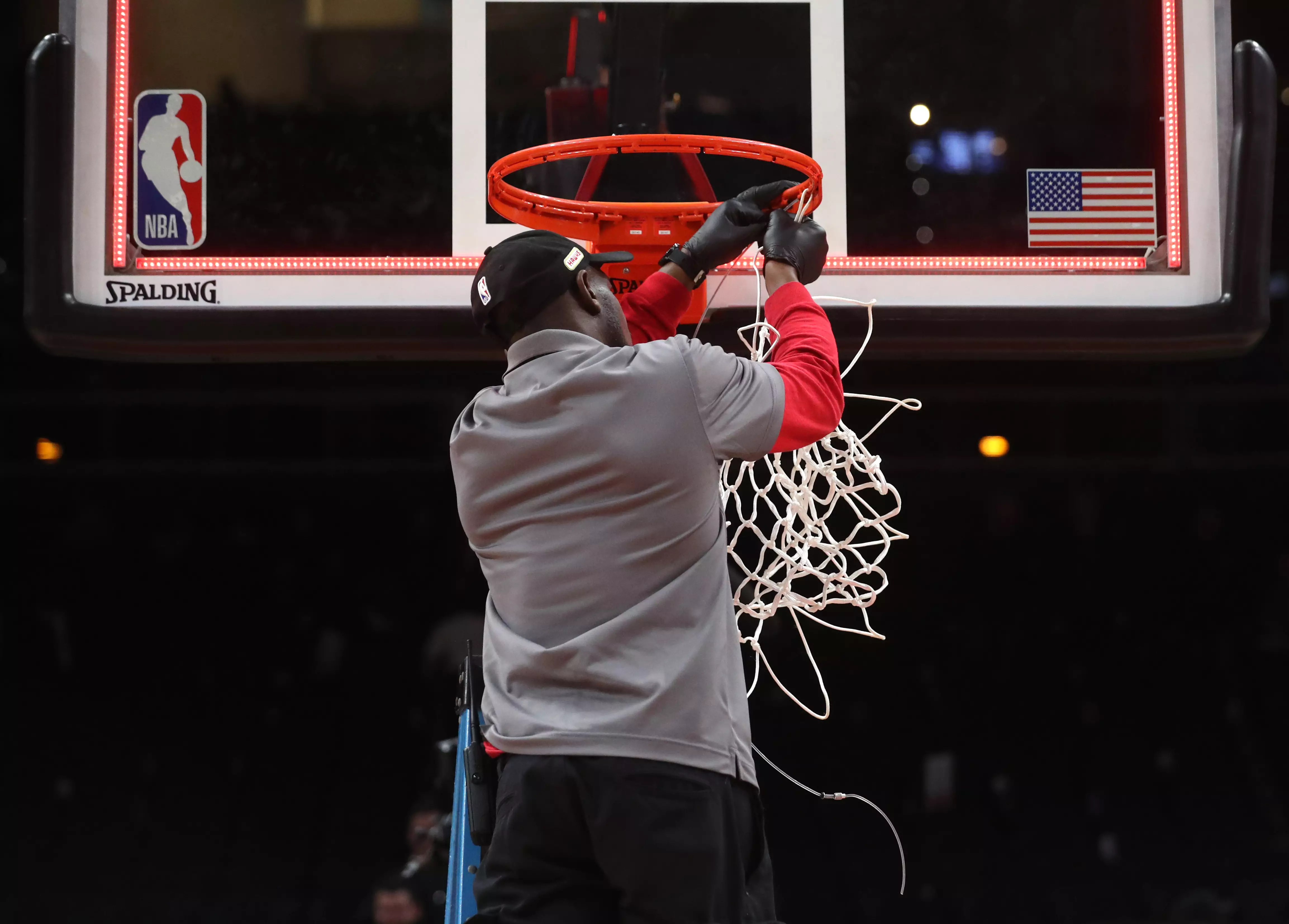 З баскетбольного кільця в НБА знімають сітку