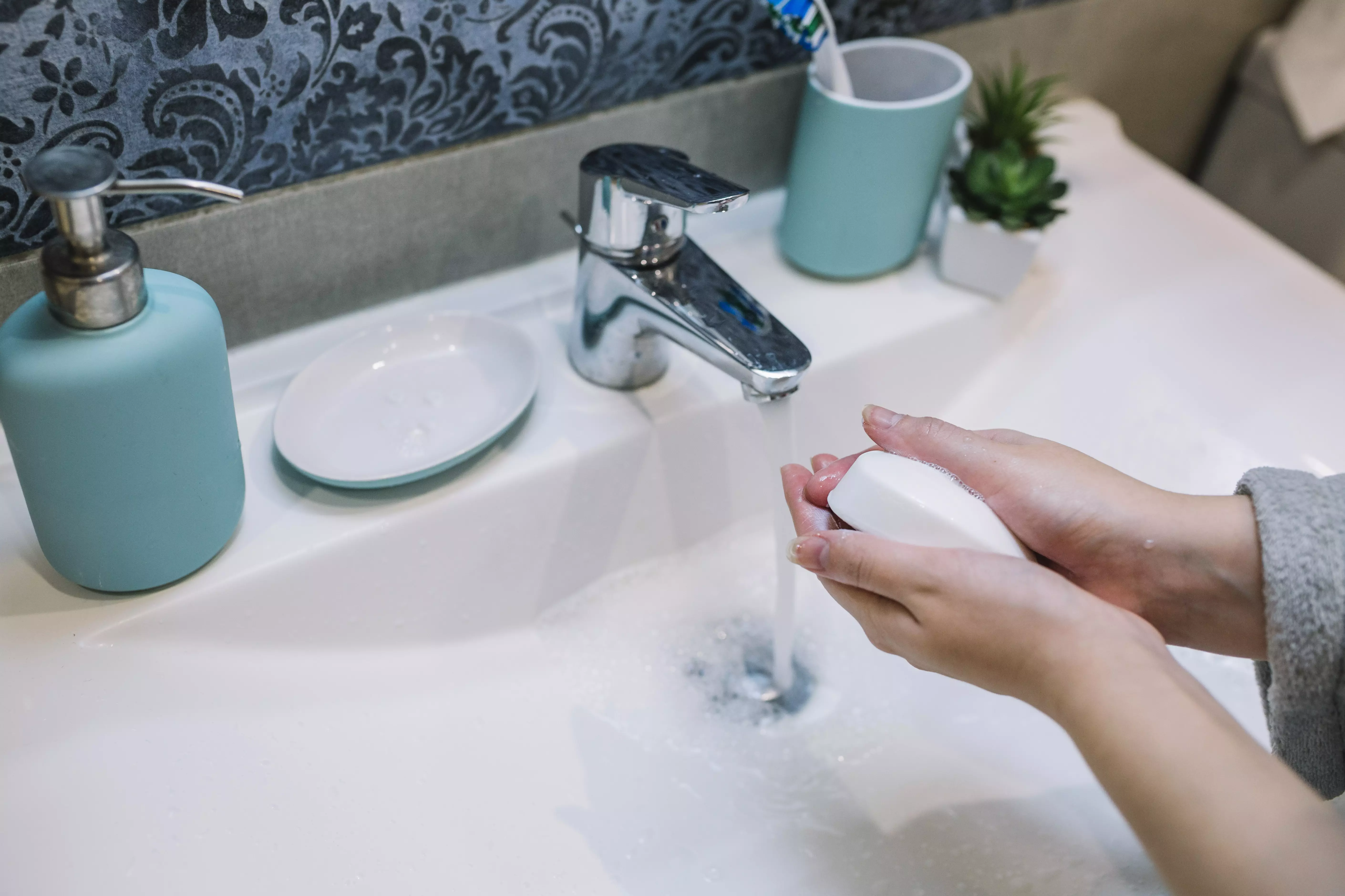 Миття рук з милом – найважливіша профілактика вірусів