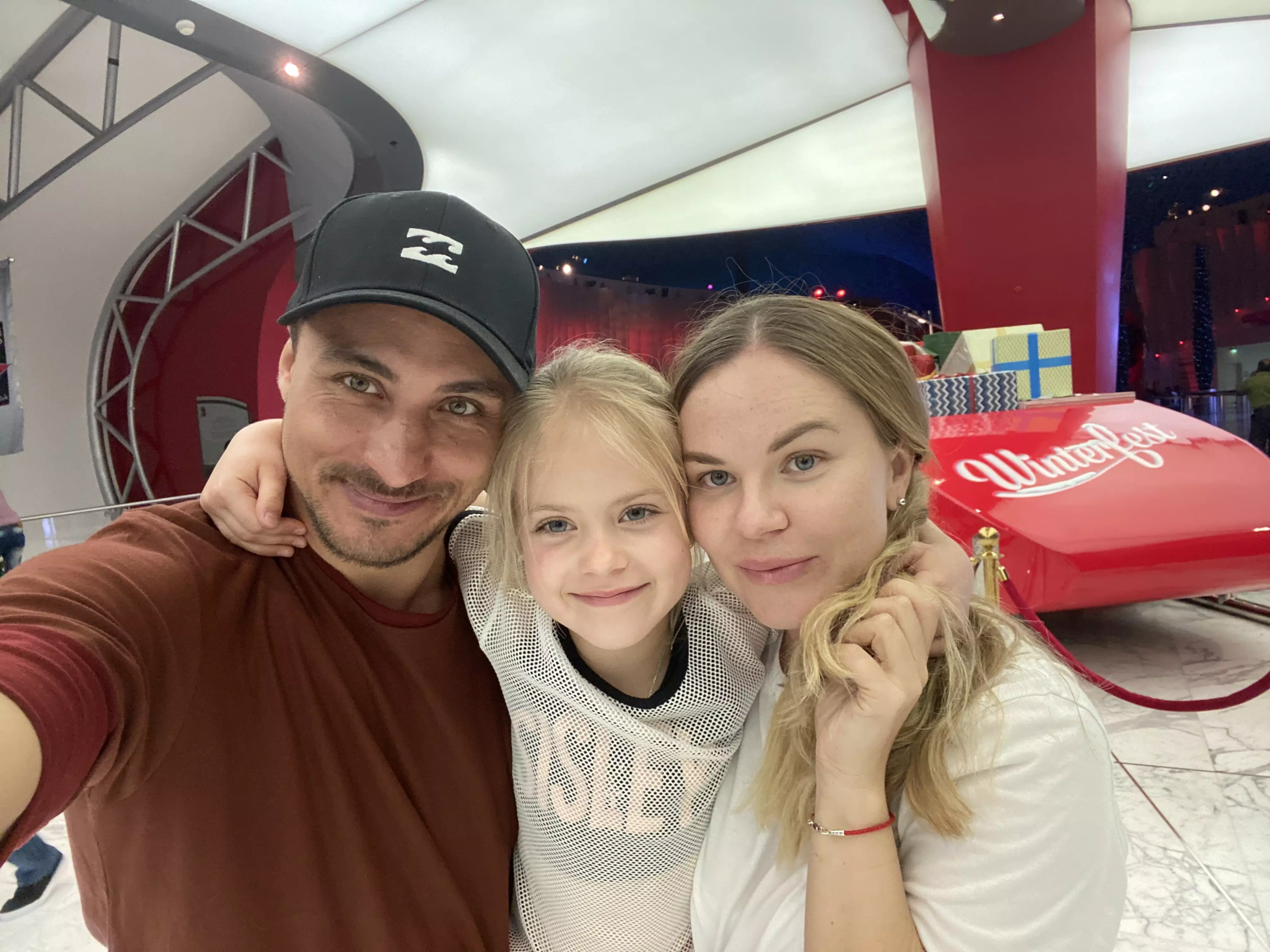 Мартіна Макеєва з чоловіком та дочкою