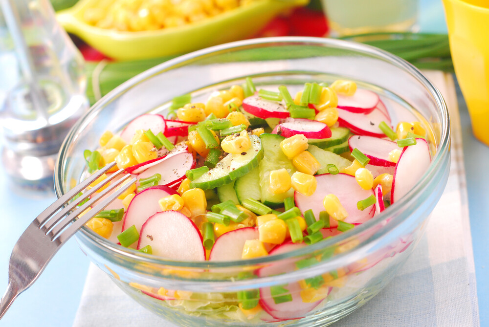 Как приготовить салат из свежей капусты с огурцом