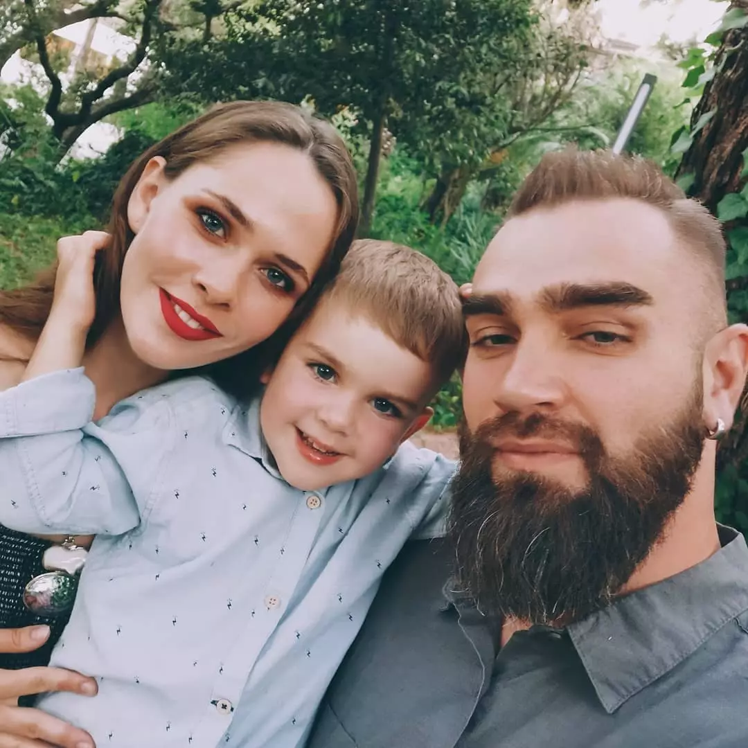 Юлия Санина с мужем и сыном
