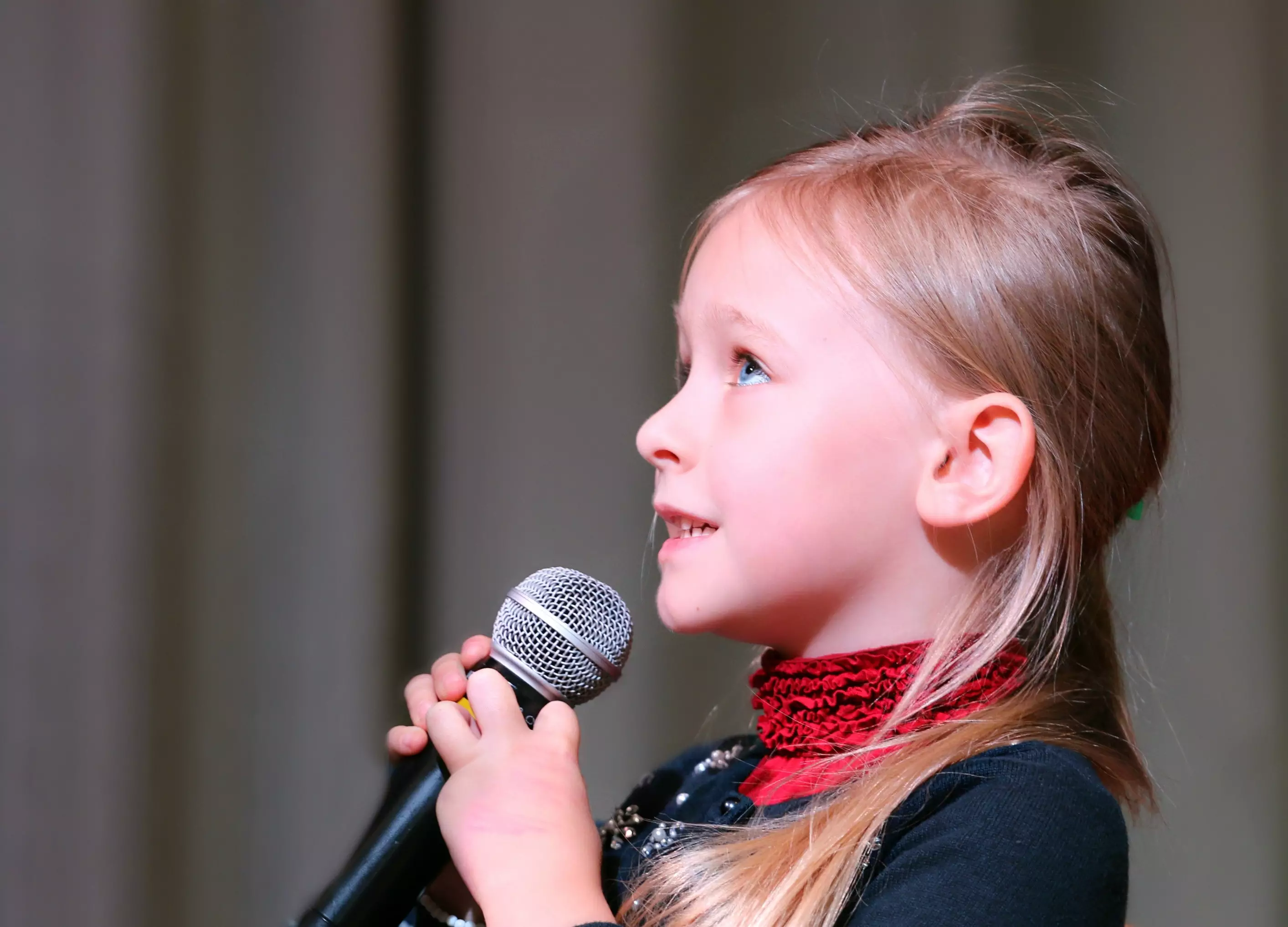 Как научить ребенка петь