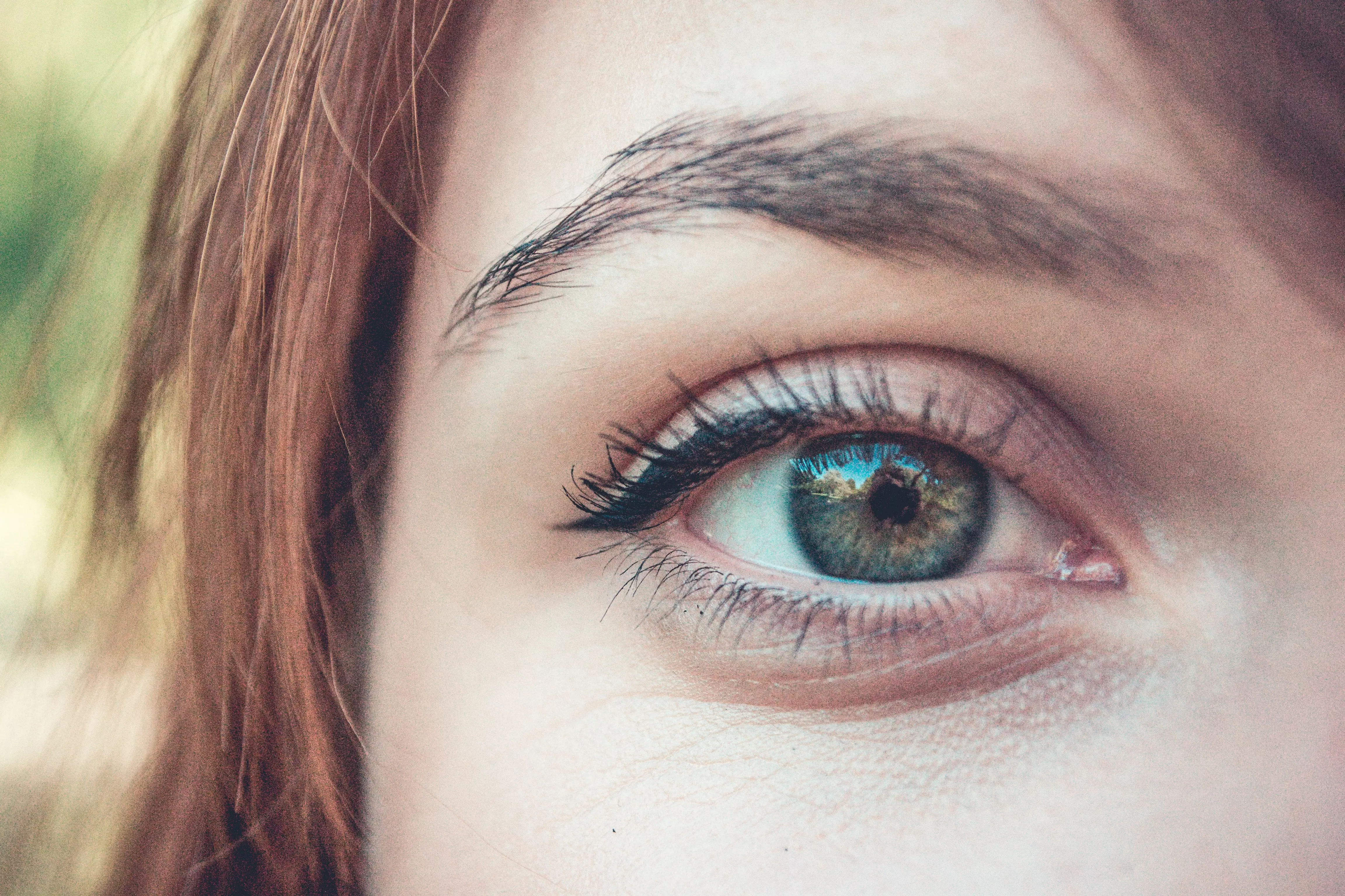 Если глаз не перестает дергаться, то  это лечат уколами ботулотоксина в веко