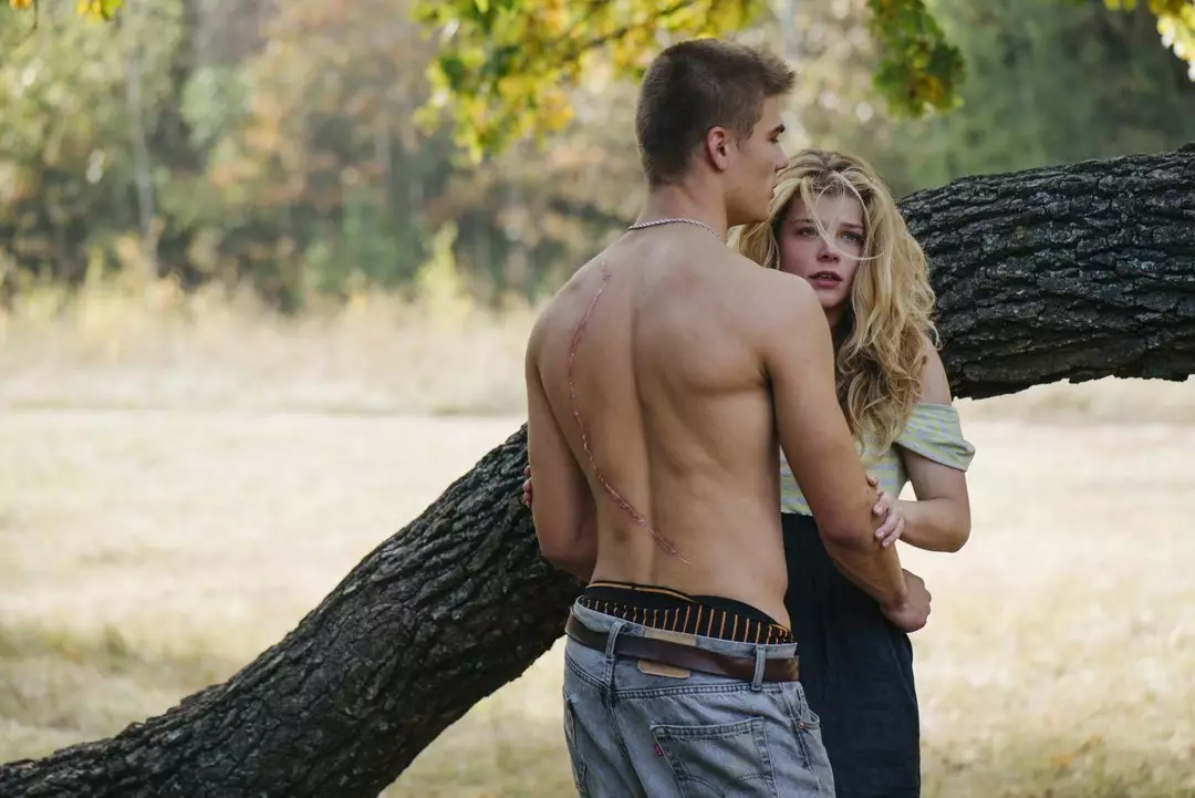 Кадр из фильма "Когда падают деревья"