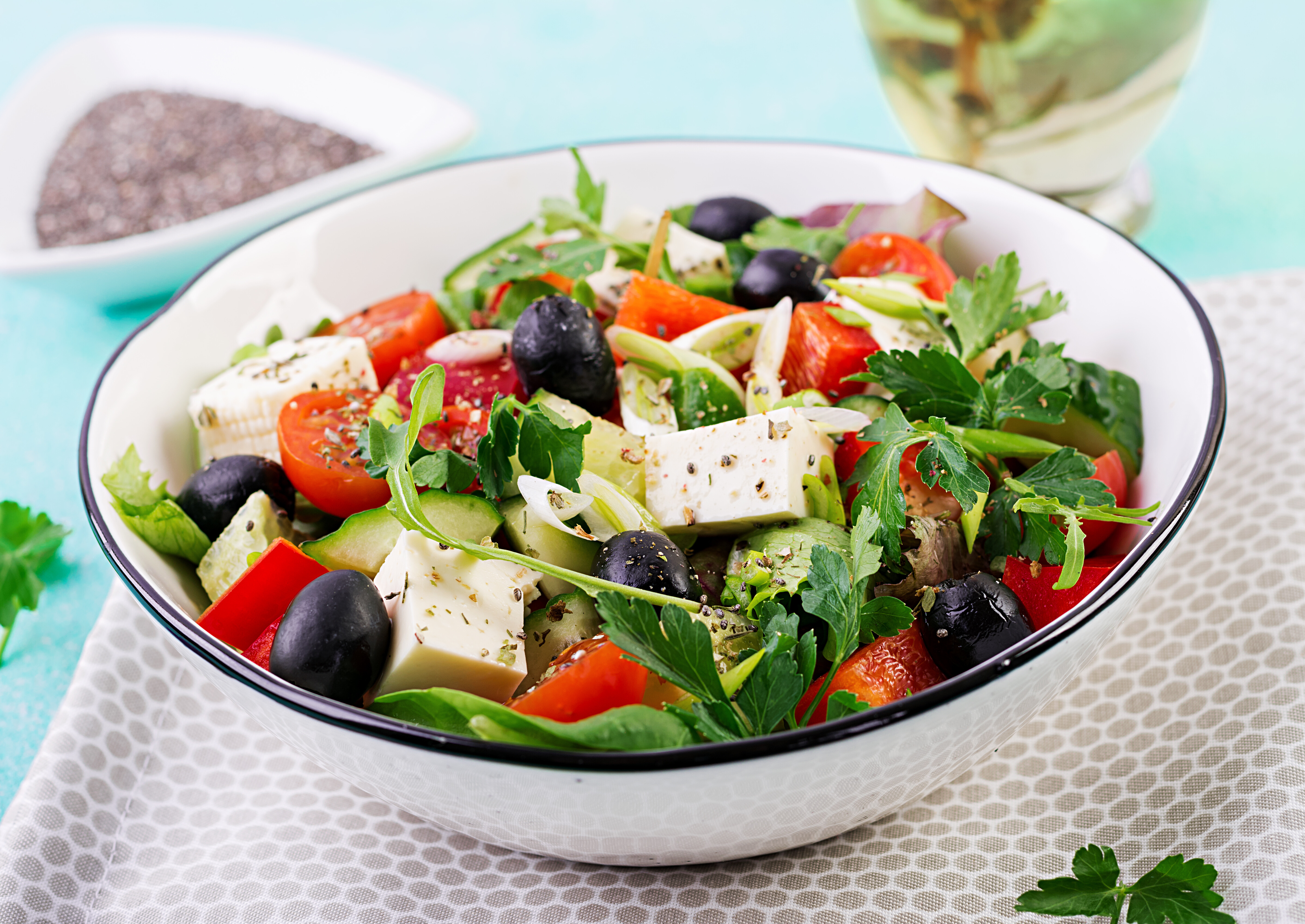 Греческий салат с фетаксой (классический рецепт)