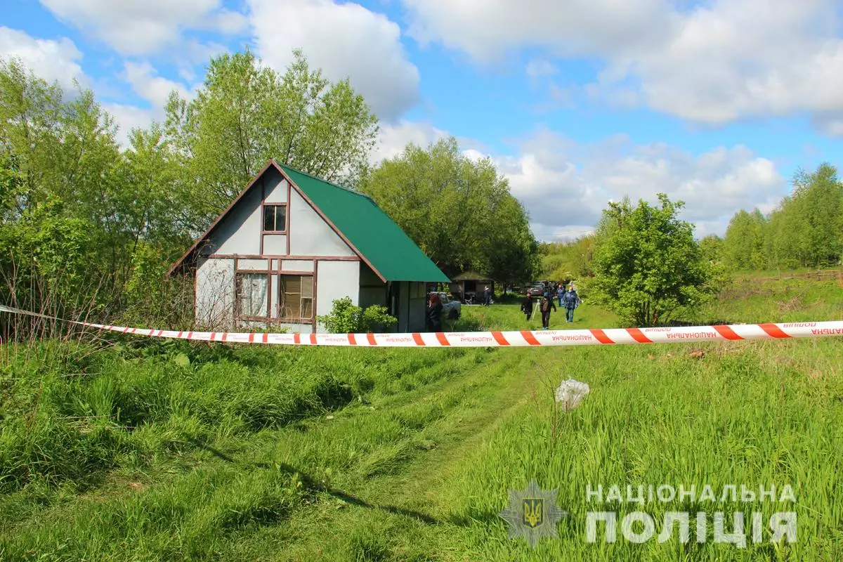 Место расстрела семерых человек в Новоселице. Фото: Нацполиция