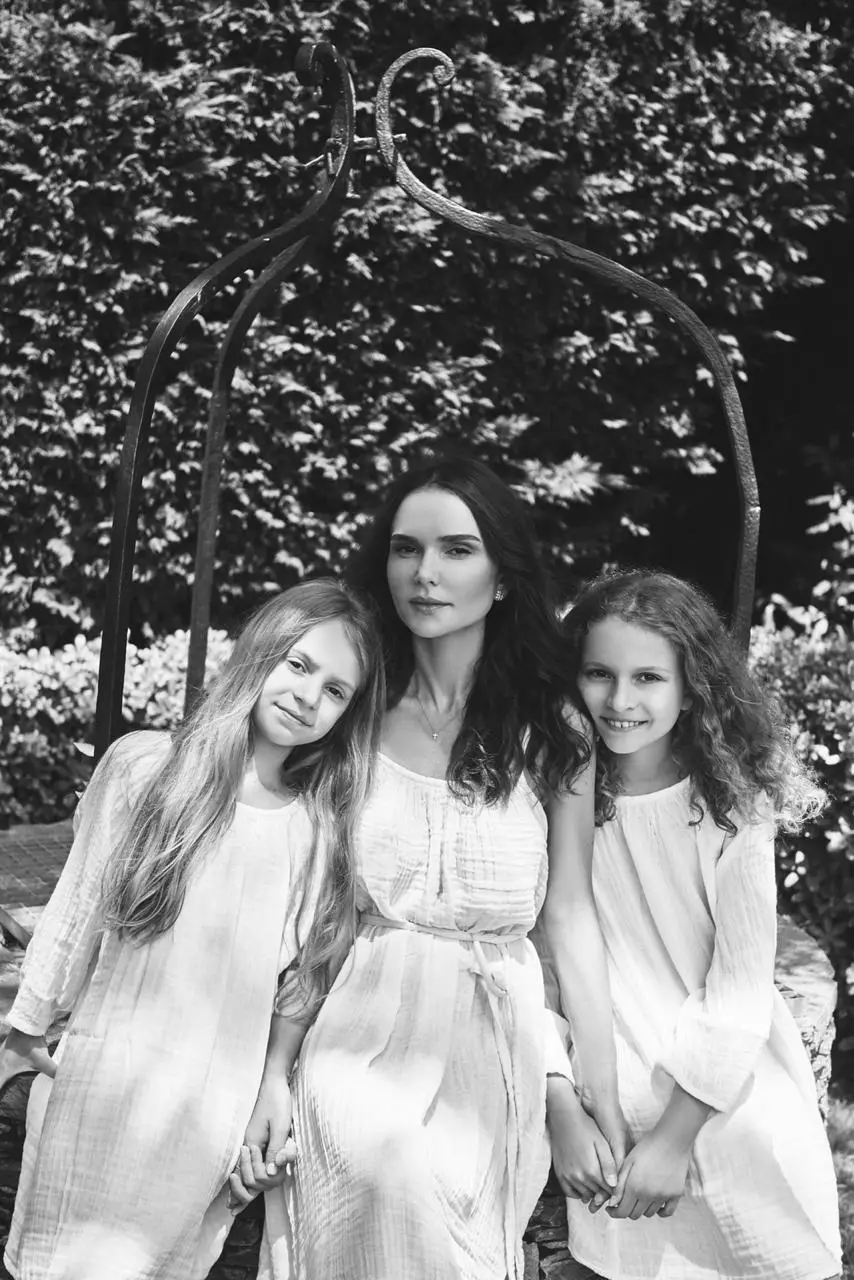 Актриса Олена Лавренюк з дочками