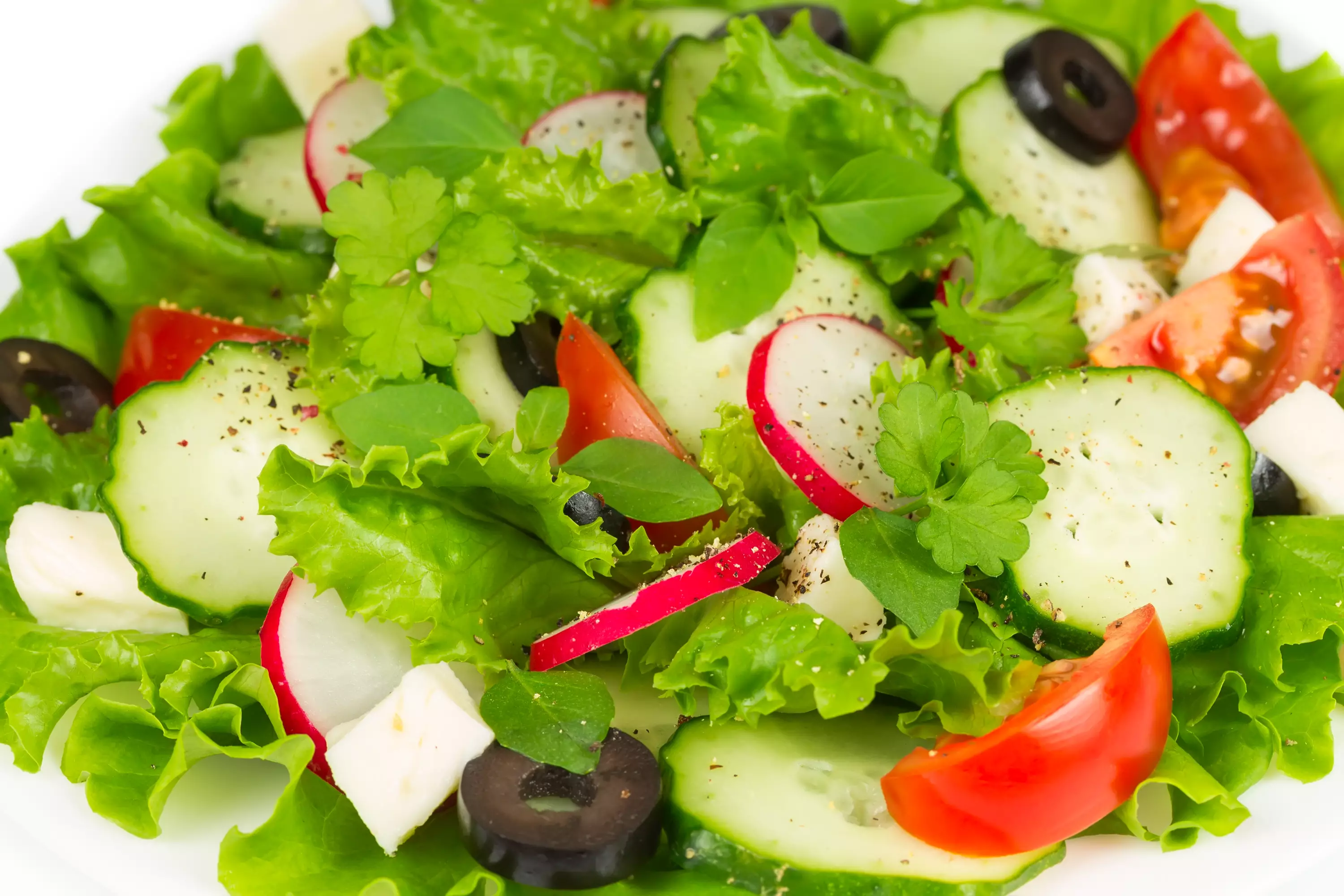 Греческий салат с редисом