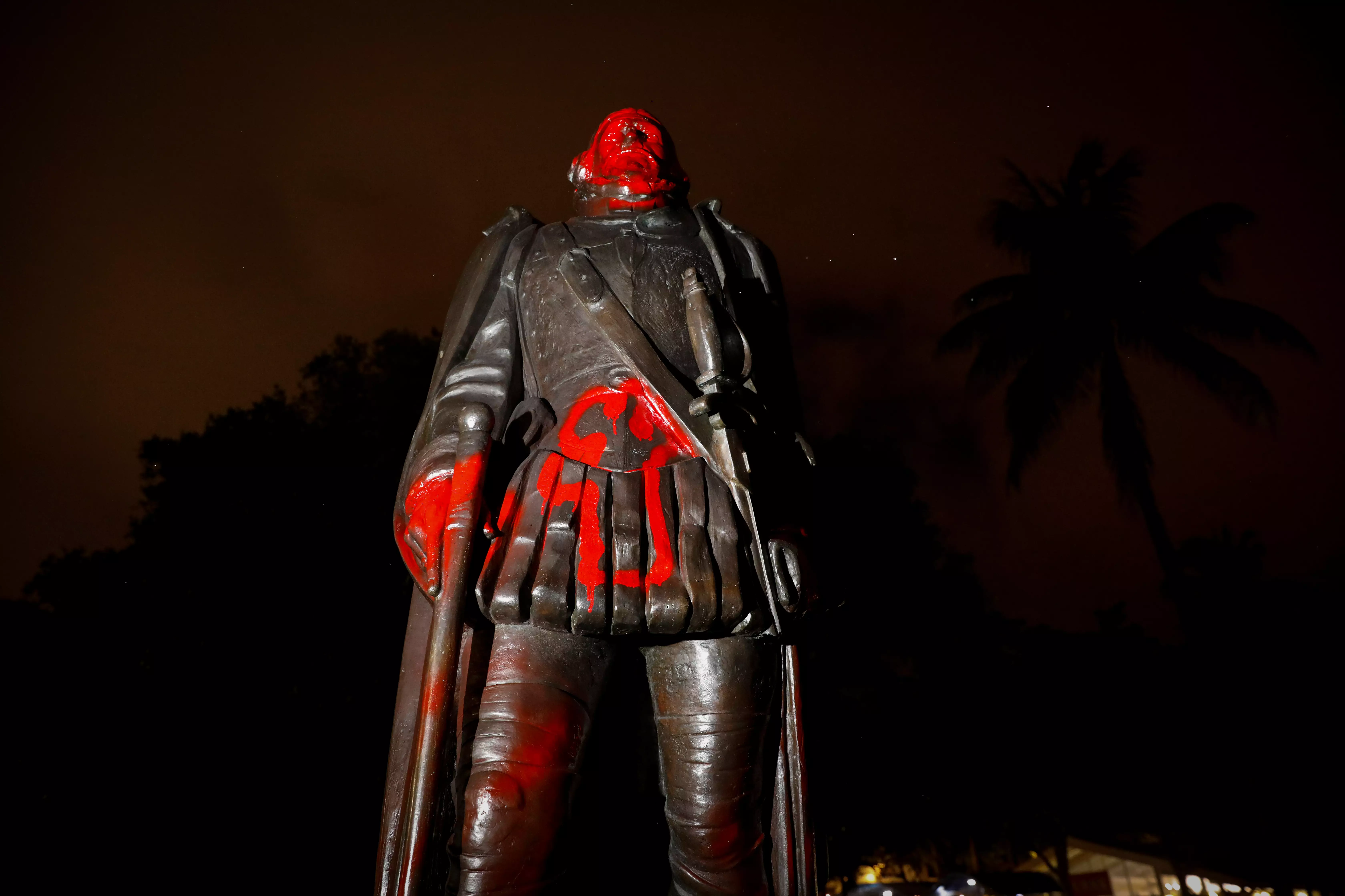 Статуя Христофору Колумбу в Майами. Фото: REUTERS/Marco Bello