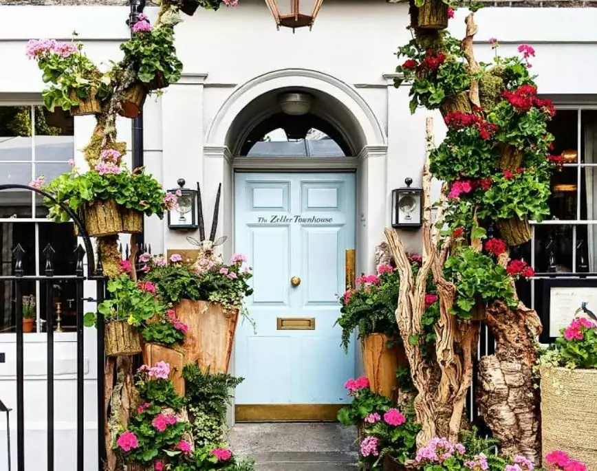Белла Фоксвелл фотографирует стильные двери в Лондоне
