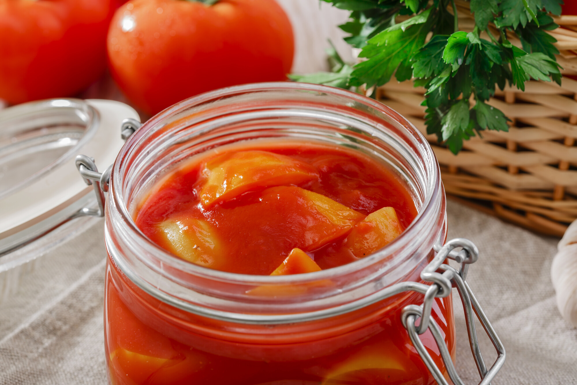 Простой способ приготовления лечо с томатами и перцем