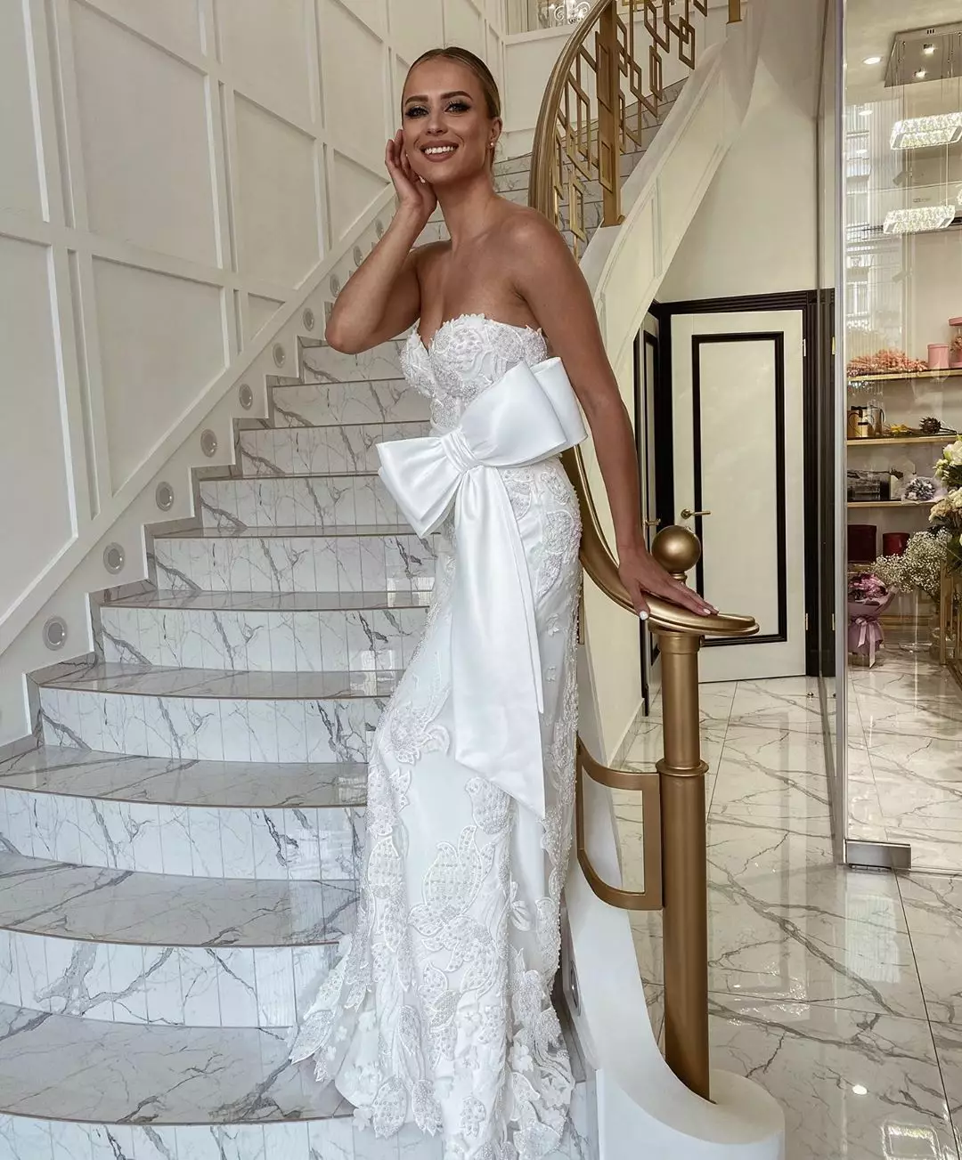 Вікторія Маре обирає весільну сукню