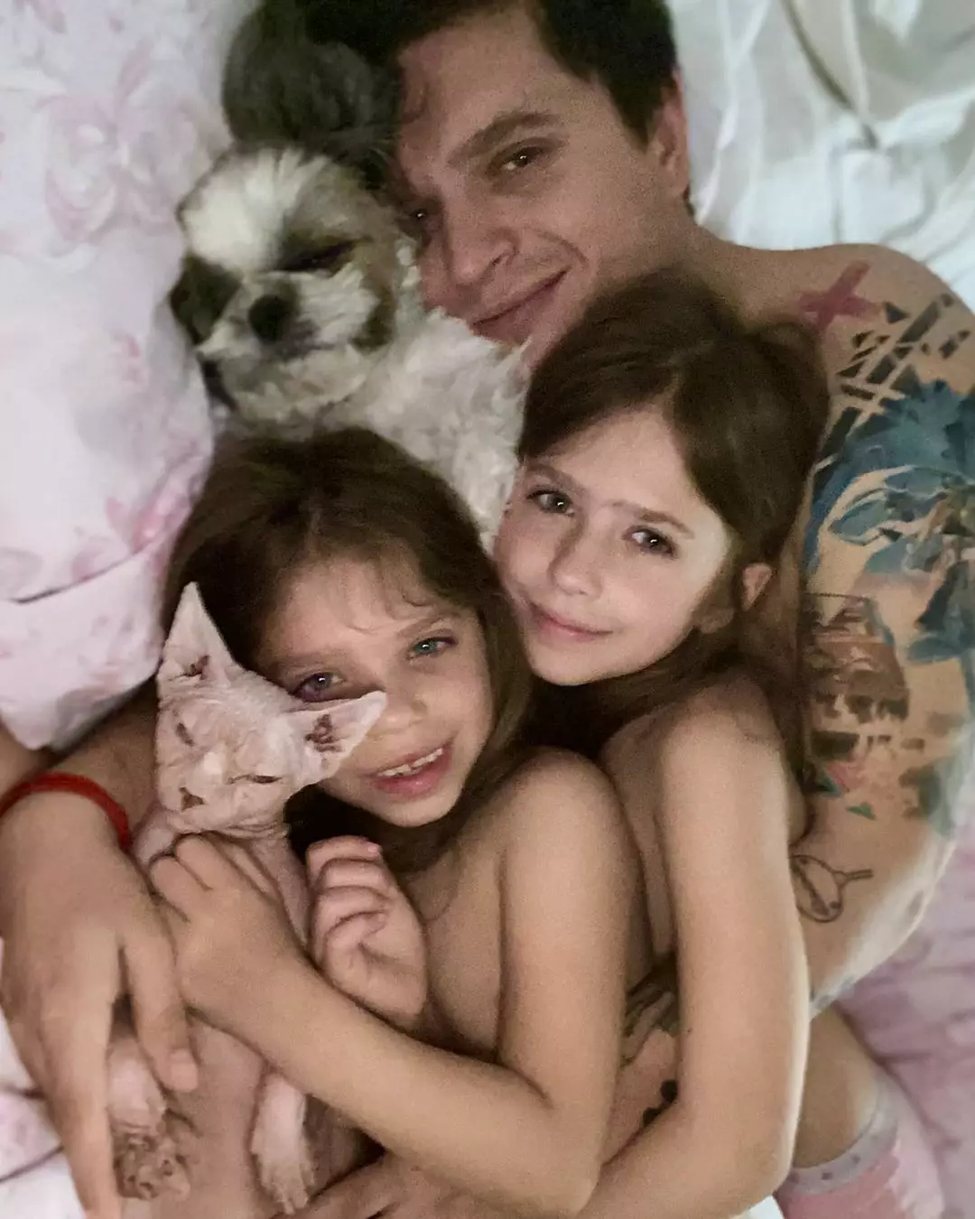 Анатолий Анатолич с дочками