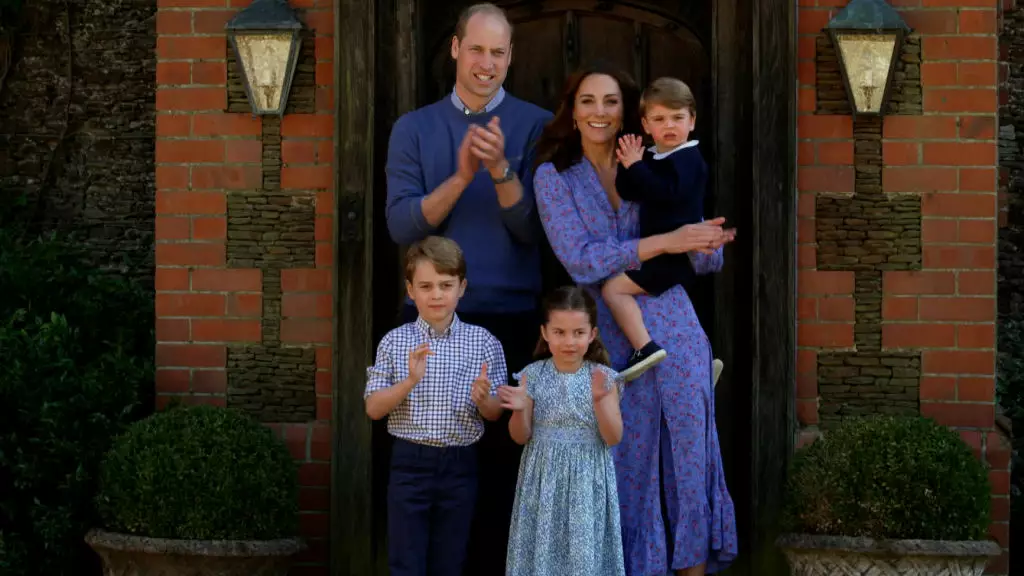 Принц Уильям с Кейт и детьми