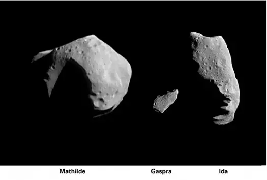 Фотография астероидов Матильда, Гаспра и Ида, которые можно использовать для гравитационного связывания с угрожающими Земле небесными телами