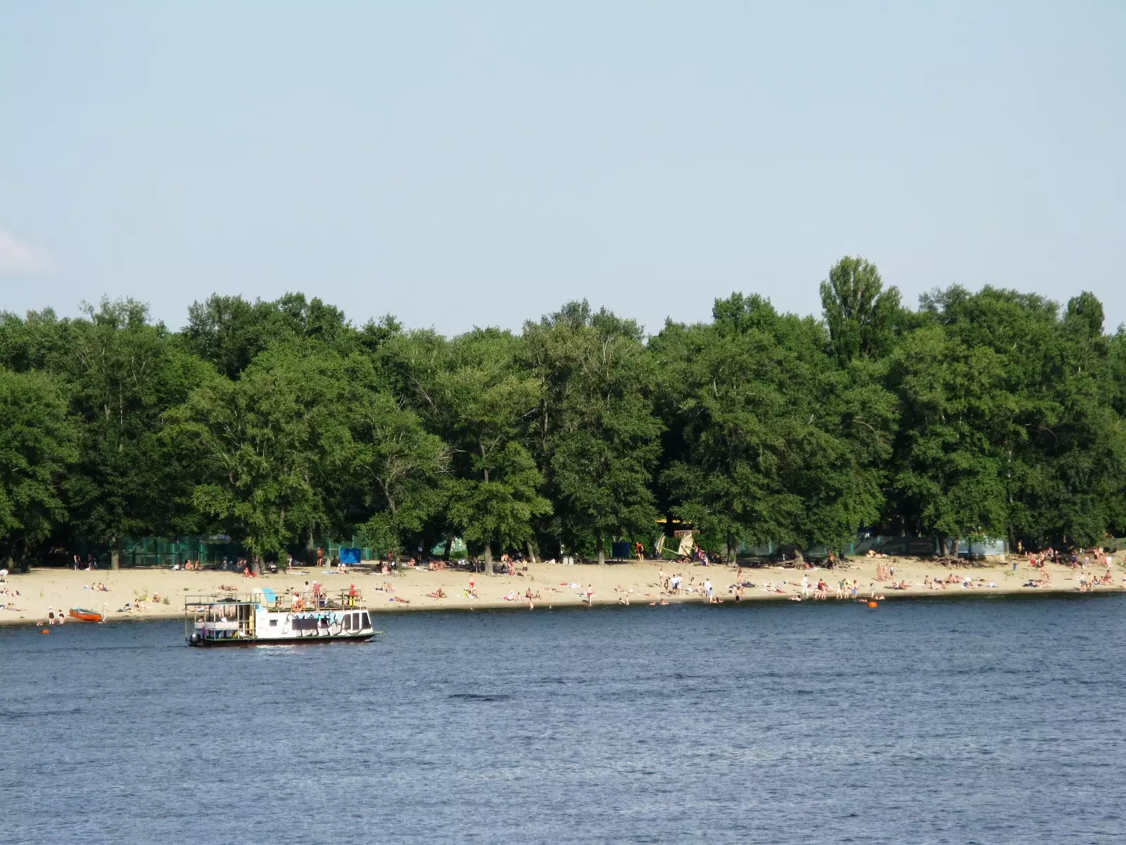 Пляжі біля Дніпра в Києві
