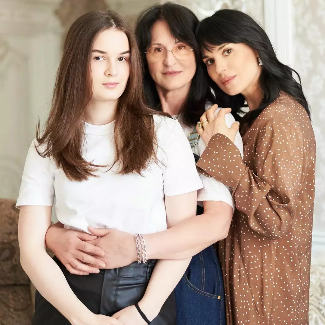 Маша Єфросініна с дочкою Наною та мамою Людмилою