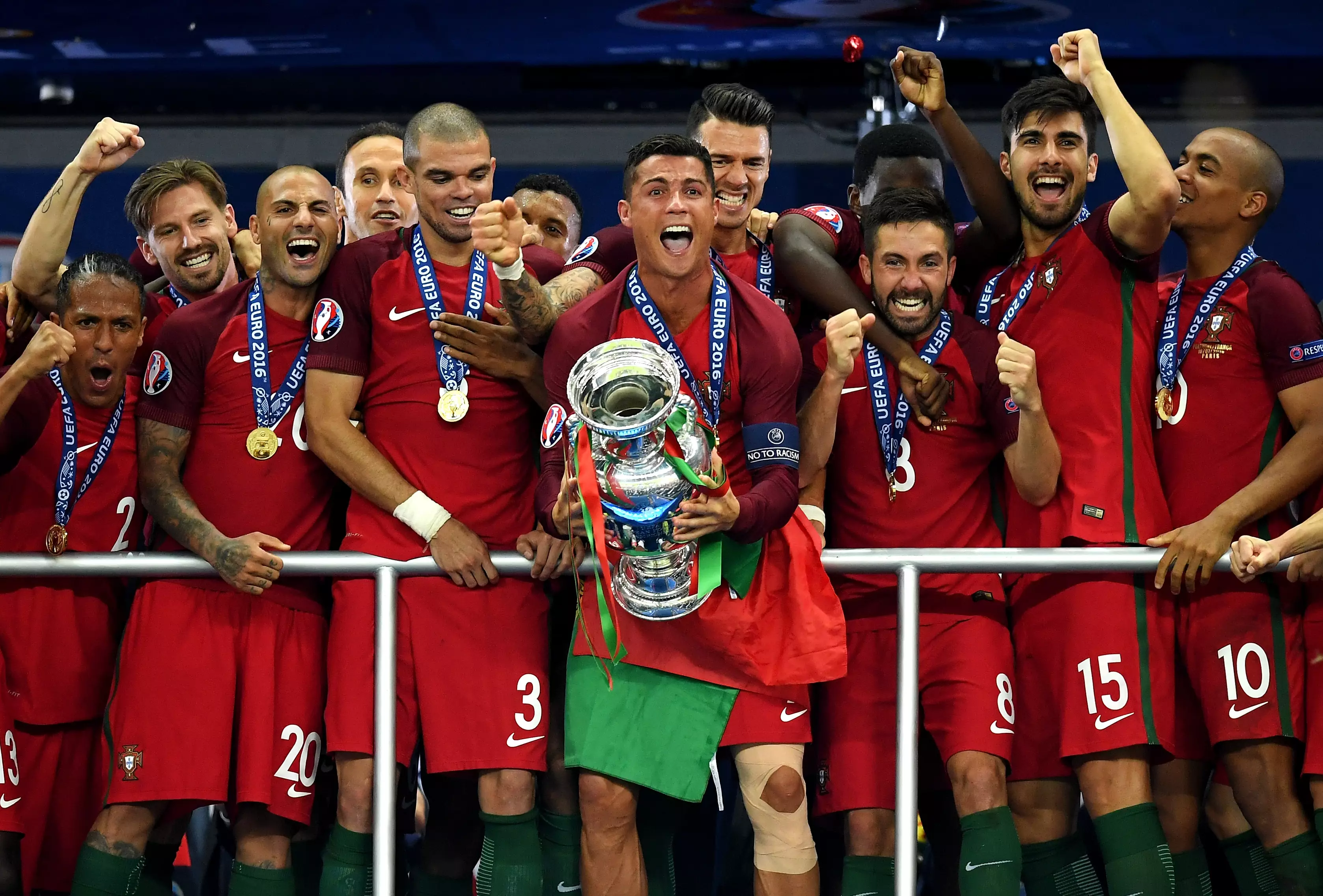 Сборная Португалии после победы на Евро-2016