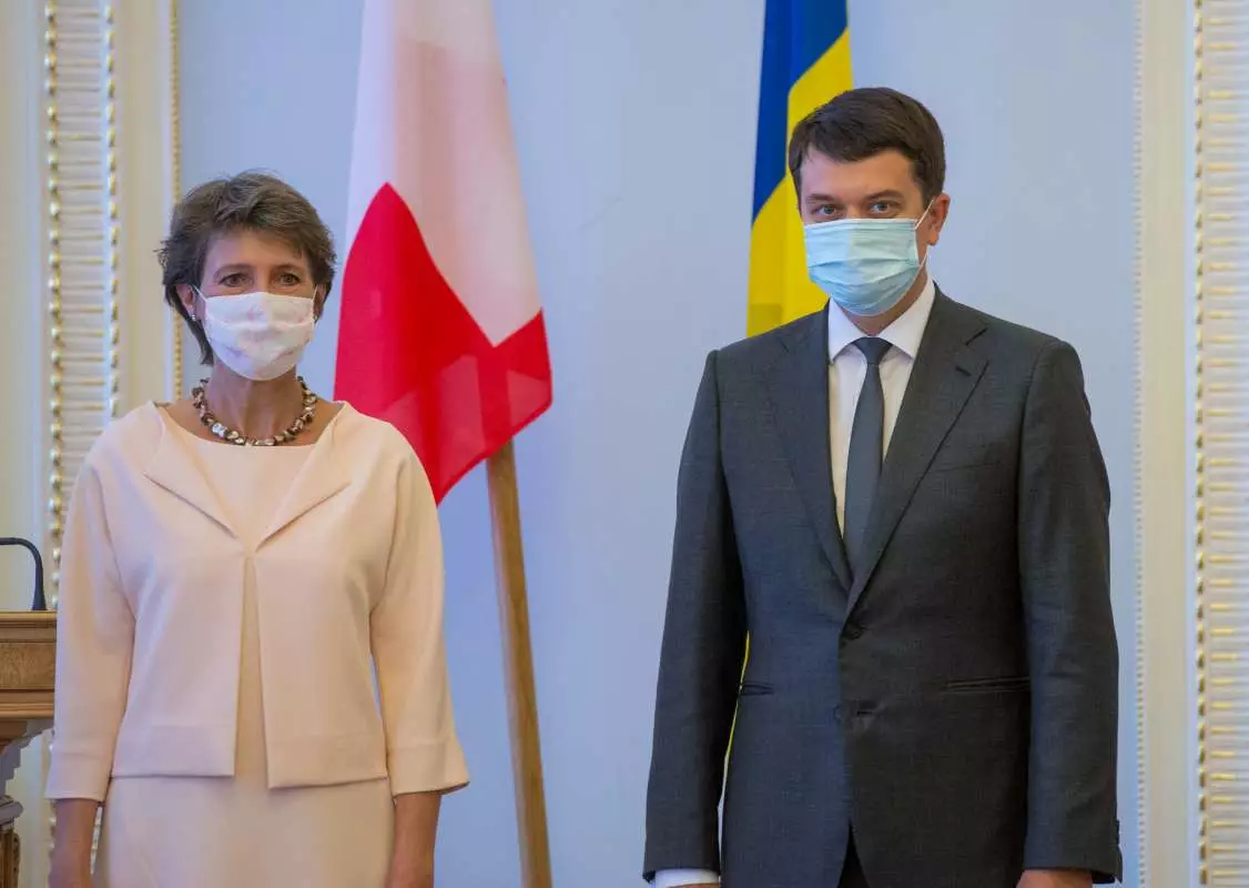 Президент Швейцарии Симонетта Соммаруга и глава Верховной Рады Украины Дмитрий Разумков