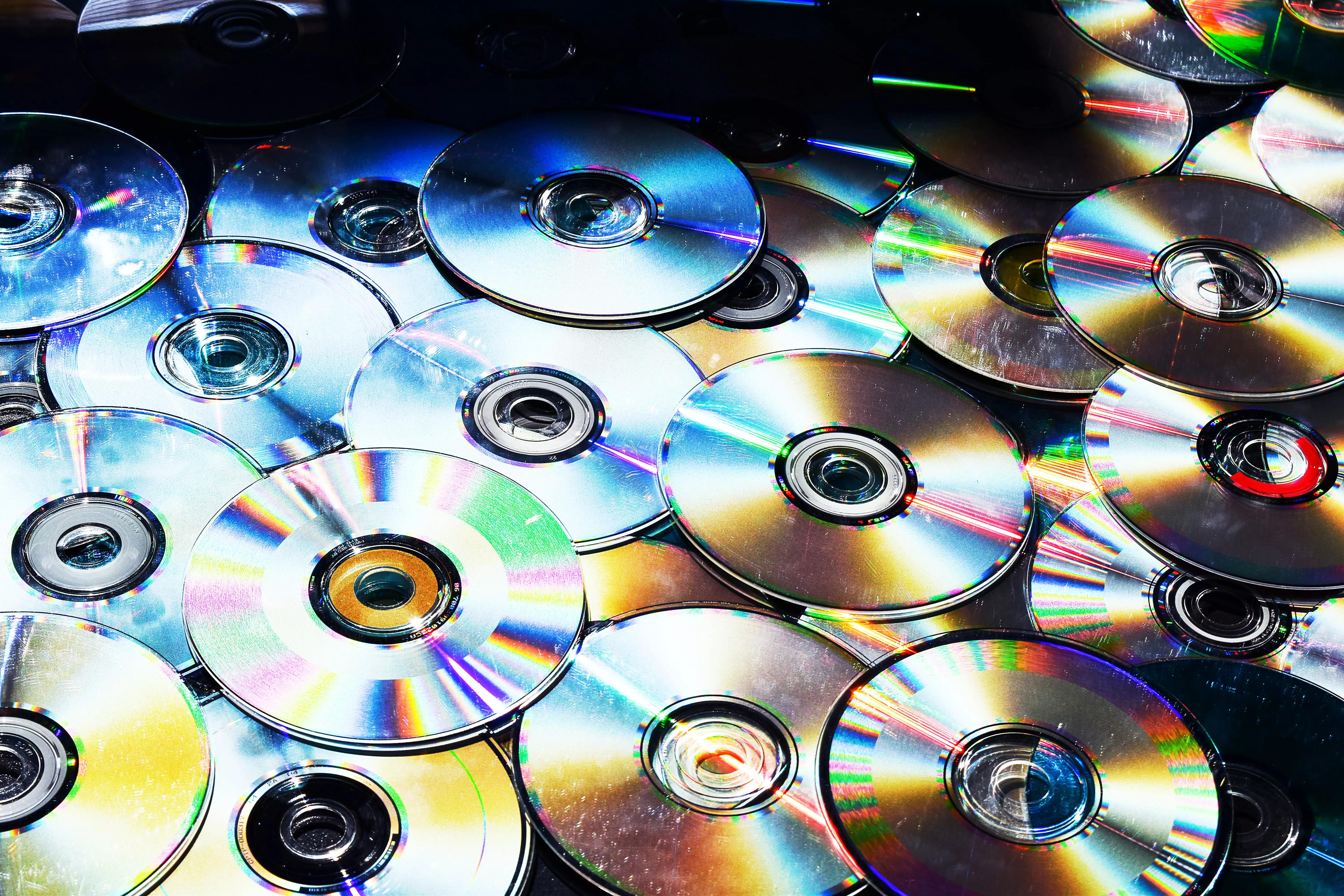 К 2020 году вашим DVD или CD дискам исполнилось уже 15-25 лет – многие уже могут не читаться