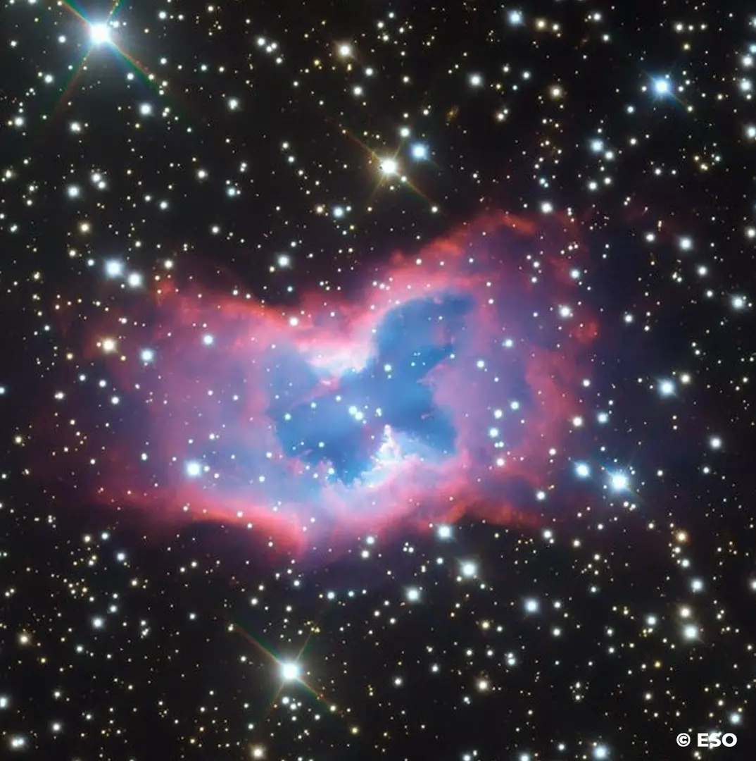 Поразительно детализированное изображение красивой планетарной туманности NGC 2899 в форме бабочки