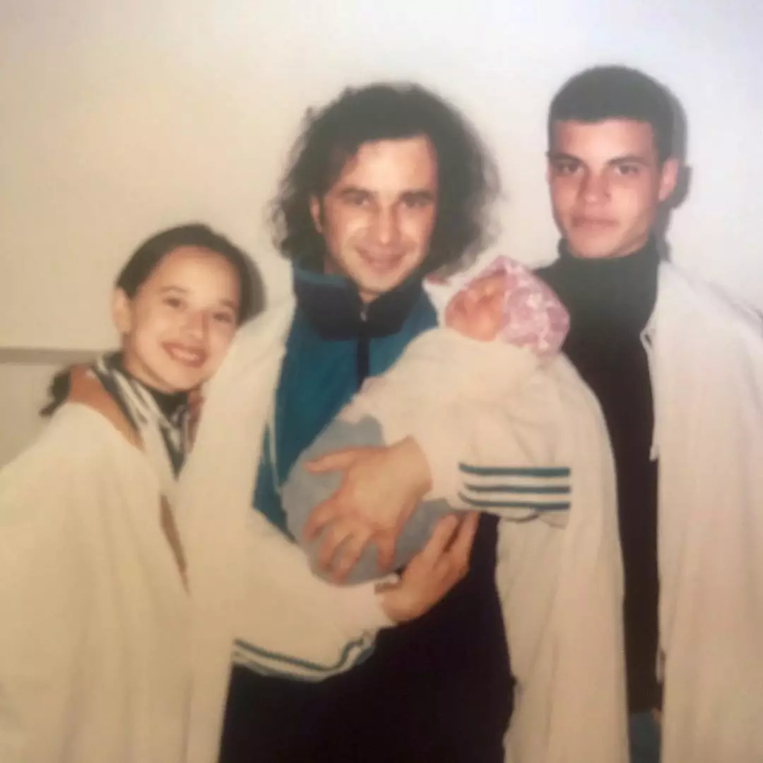 Молодой Виктор Павлик со своими детьми