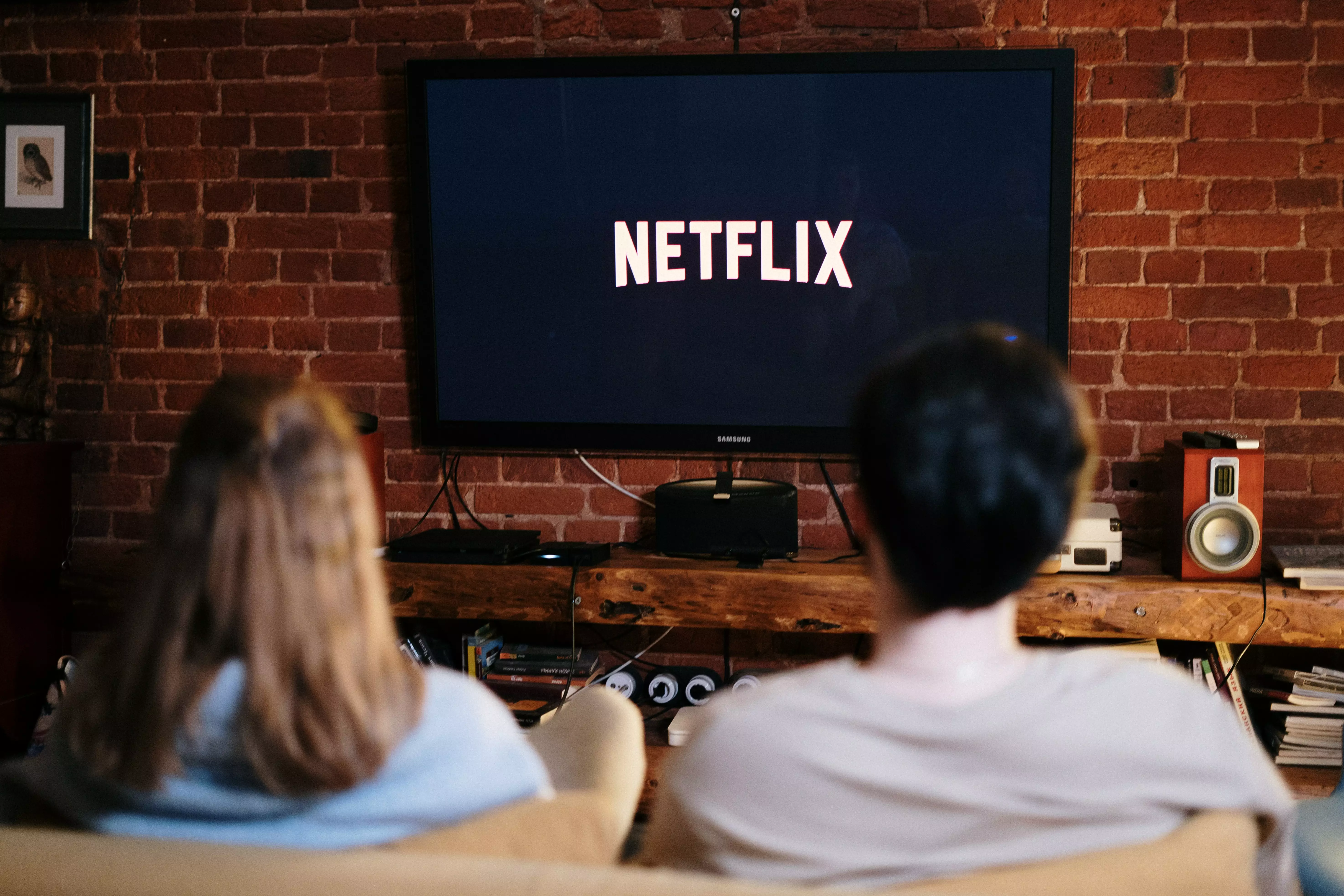 ТОП-10 популярних серіалів на Netflix влітку 2020 року