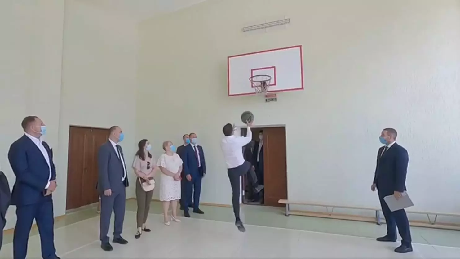 Зеленський і сам грає у баскетбол 