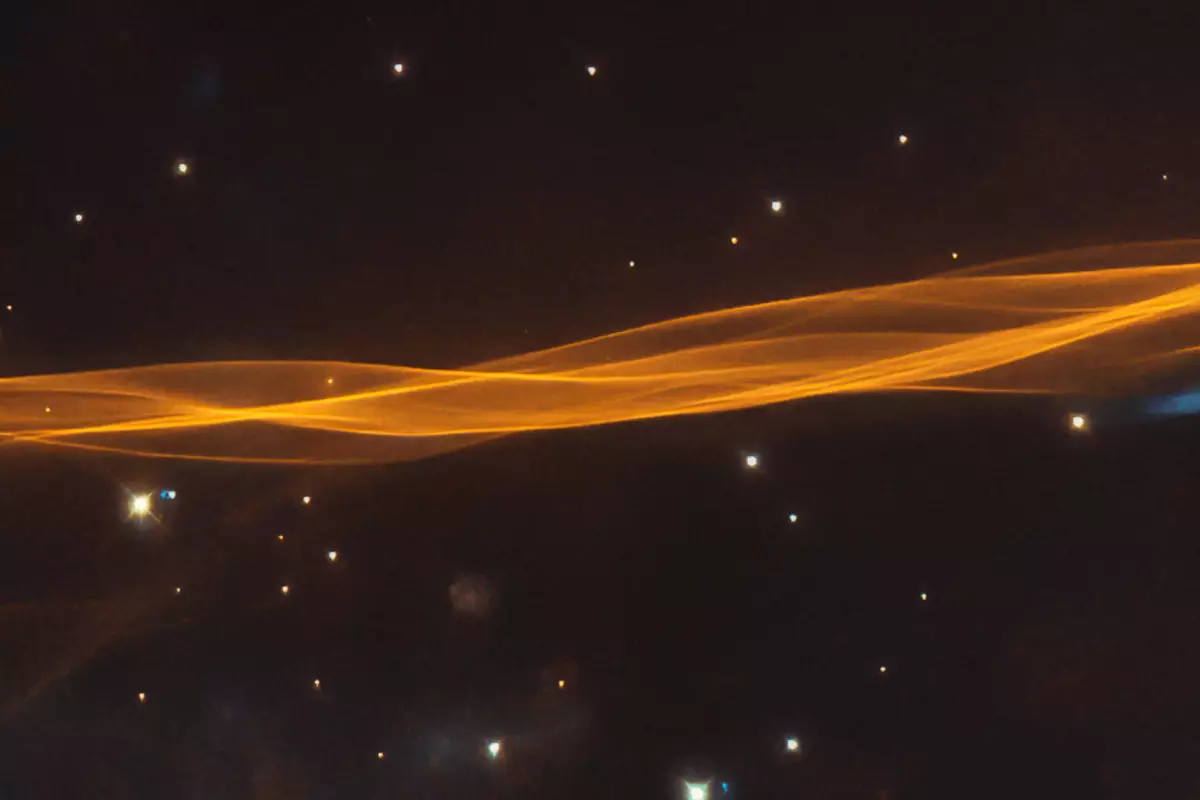 Ударная волна после взрыва сверхновой в созвездии Лебедя