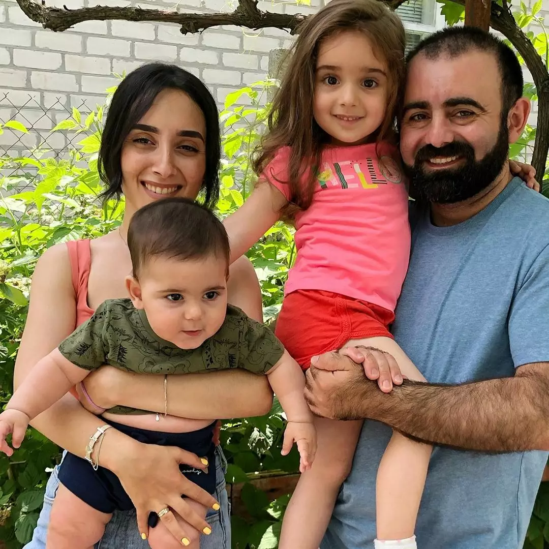 Арам Арзуманян с семьей