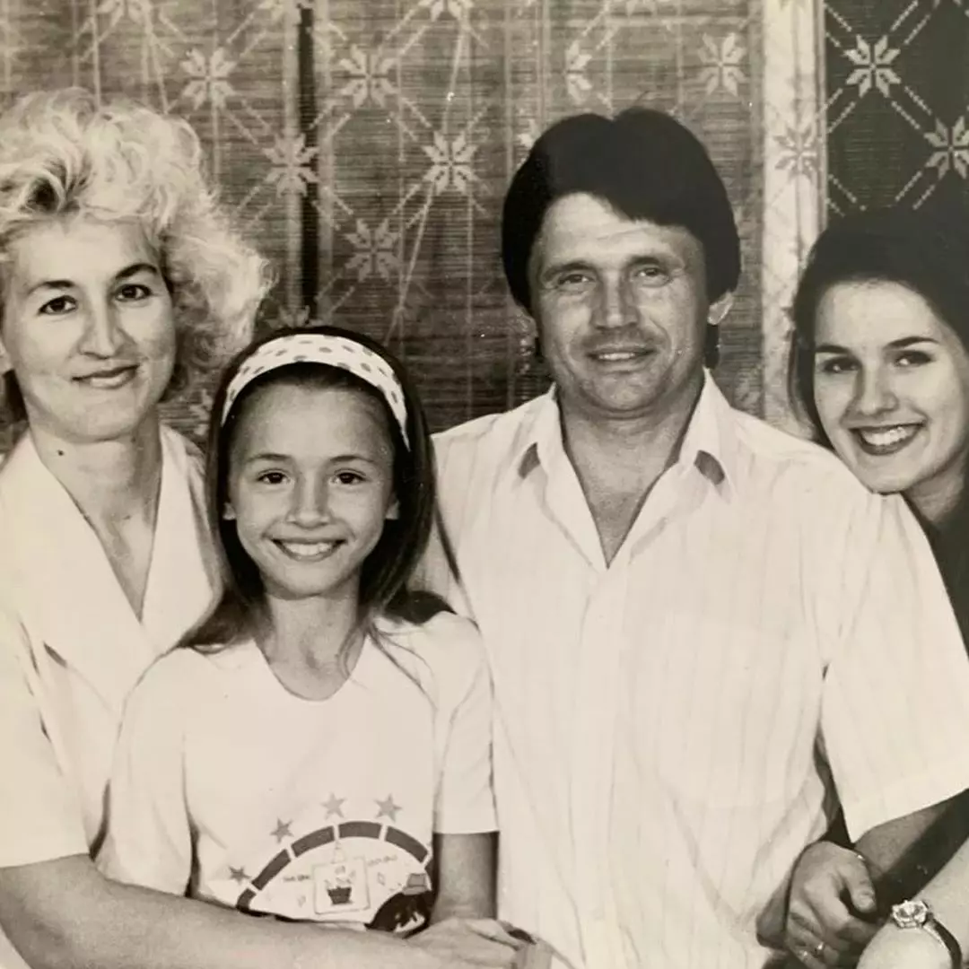 Маша Єфросиніна з батьками та сестрою