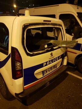 Нападение на полицейский участок под Парижем